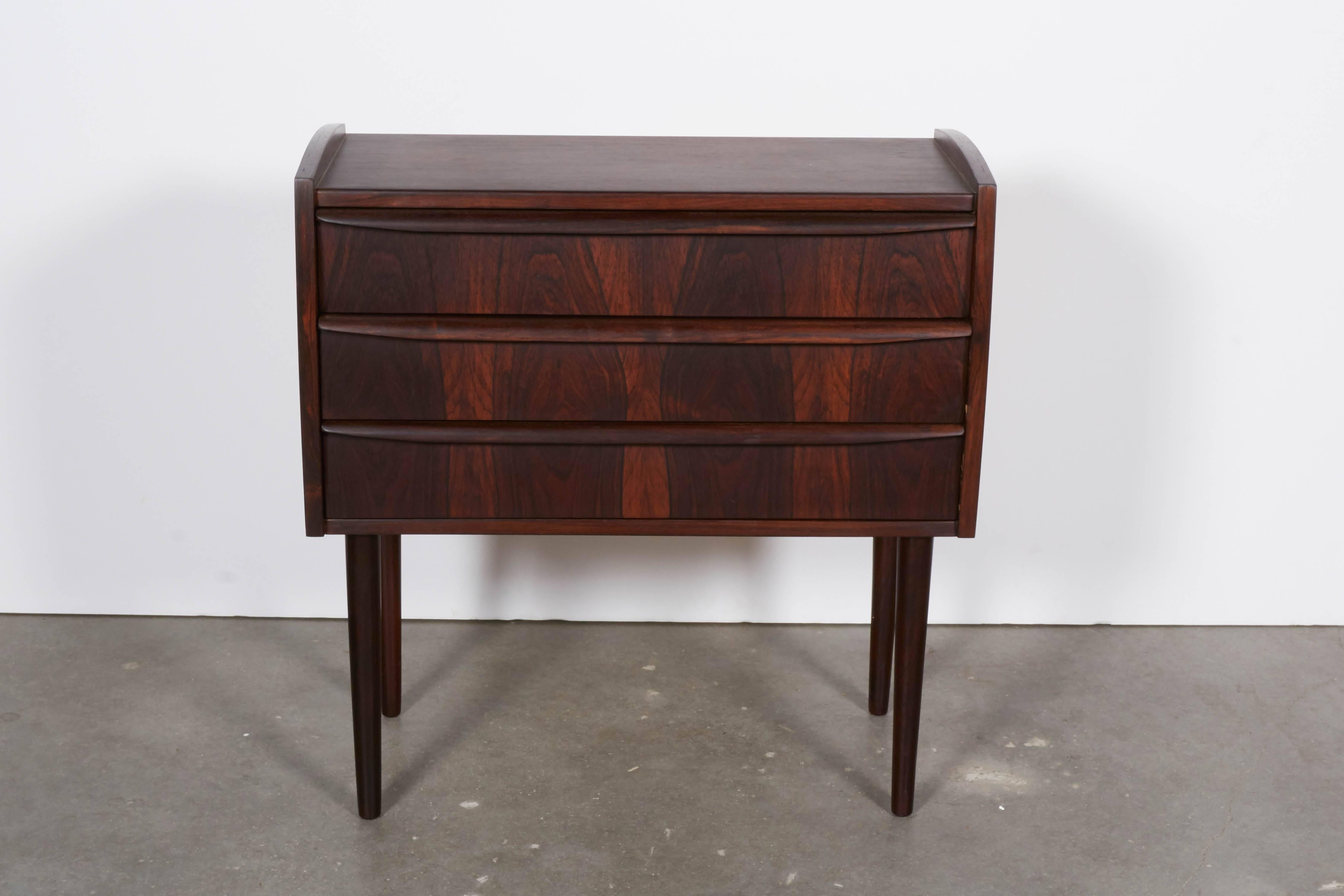 Vintage 1960s Rosewood Danish Bedside Tables, Pair

These mid century side tables are in excellent condition and can work as night stands or living room side tables. Ready for pick up, delivery, or shipping anywhere in the world. 