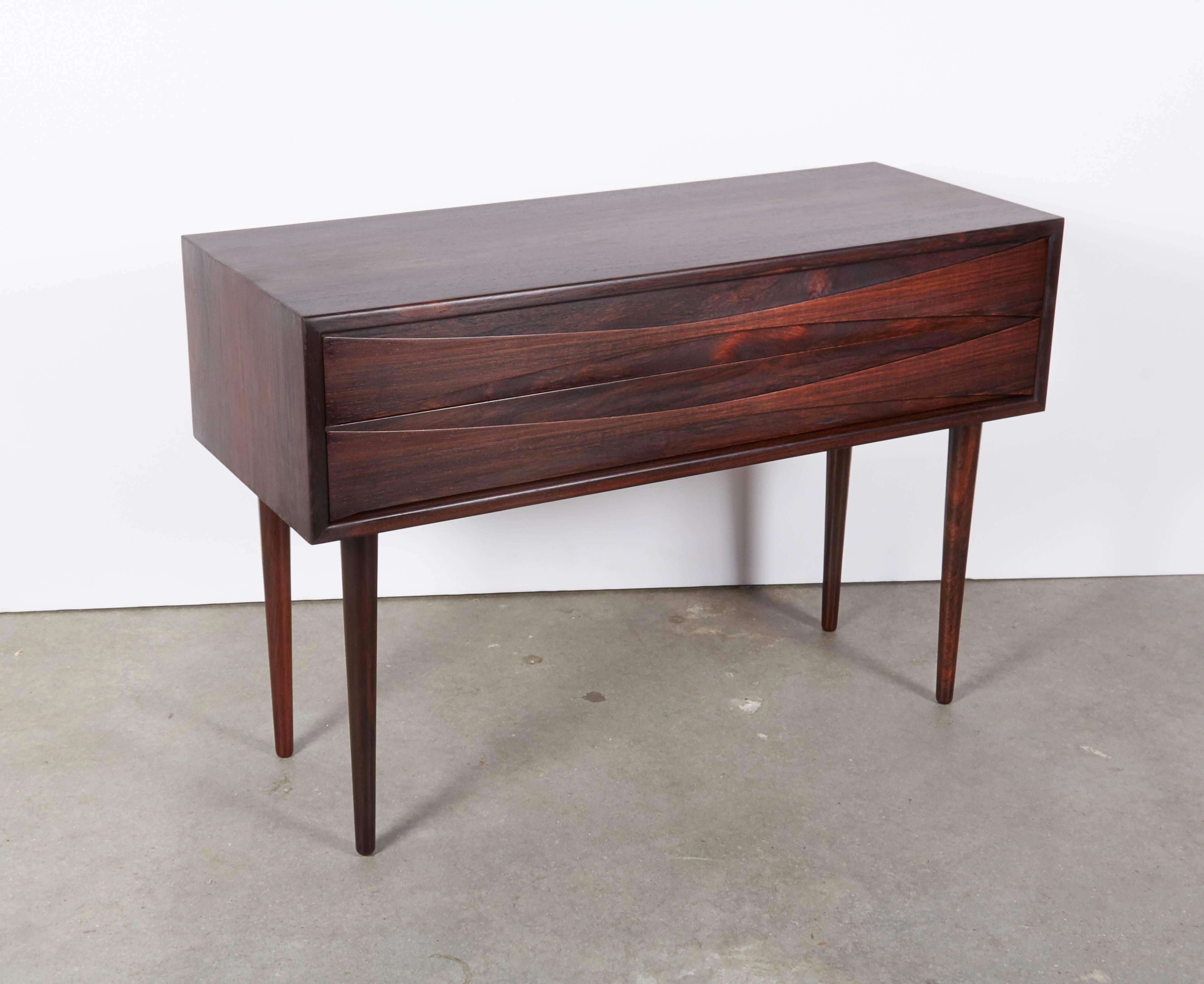 Vintage 1960s Rosewood Bowtie Nightstands by Arne Vodder

These long low bedside tables are in excellent condition, and stunningly beautiful. They each have 2 wide drawers enough for a lot of storage next to a sofa or a bed. Ready for pick up,