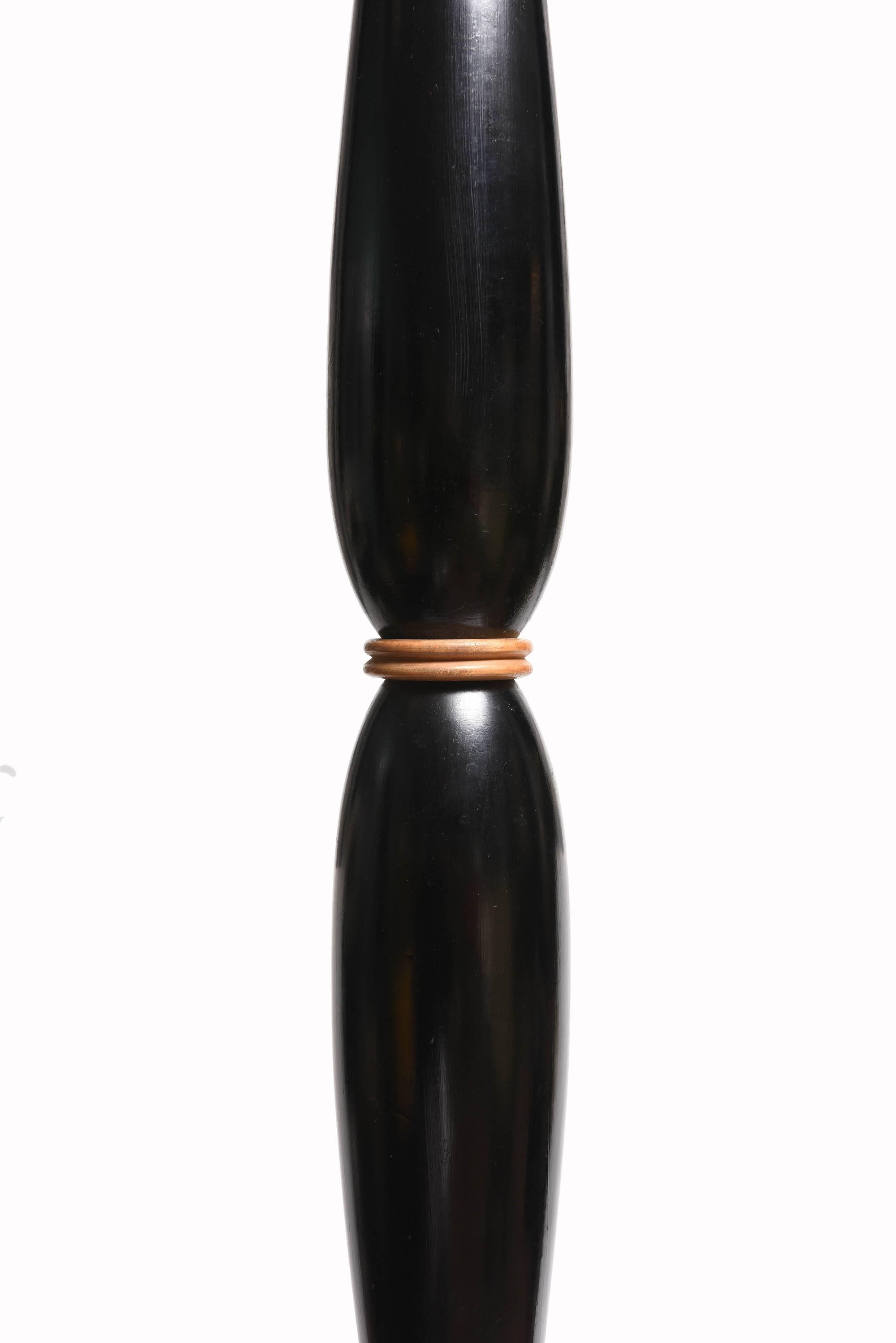 Italian Black Lacquered Floor Lamp In Excellent Condition For Sale In Milan, IT