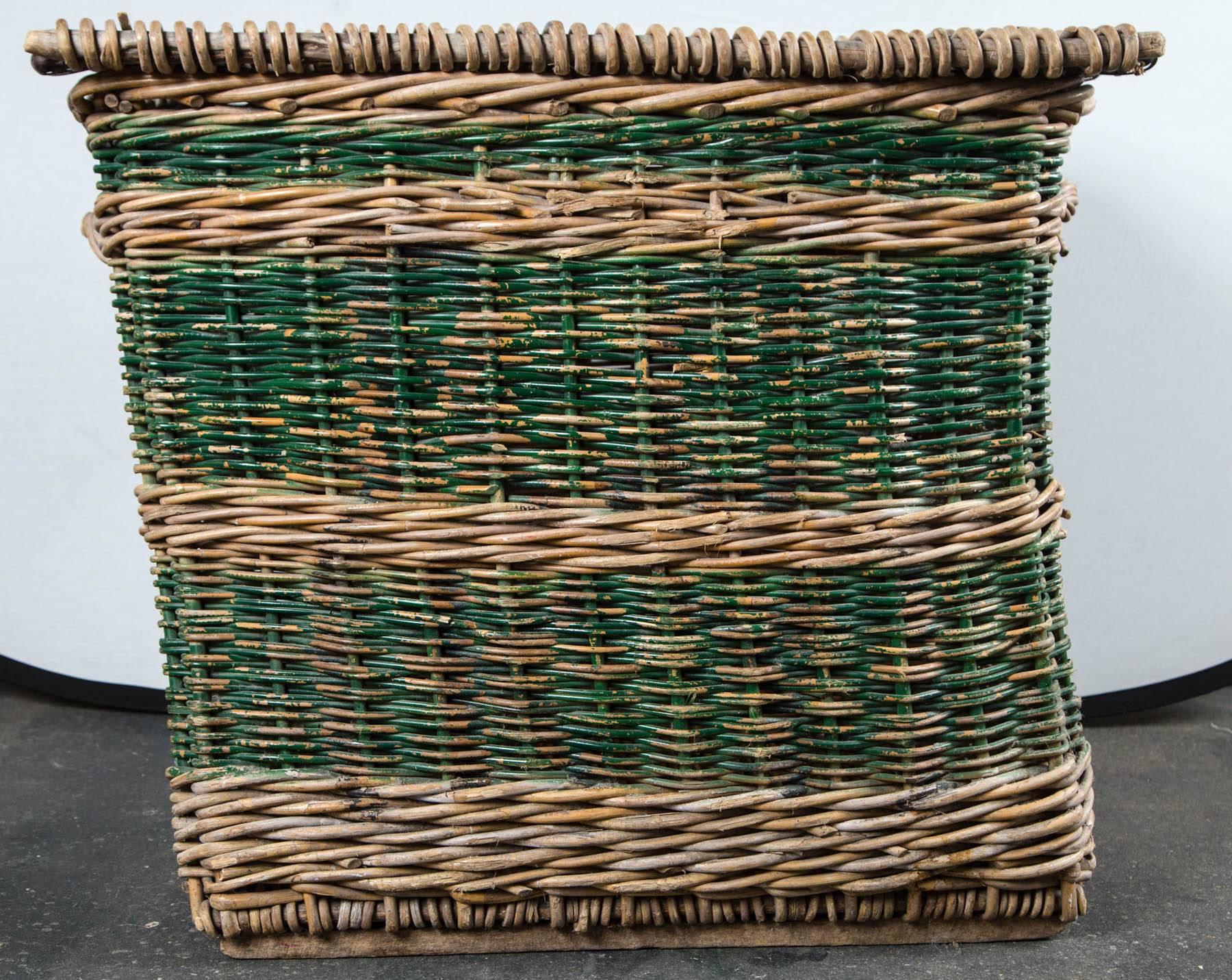 French Woven Rattan Lidded Basket with Handles, circa 1920s In Good Condition In Chappaqua, NY
