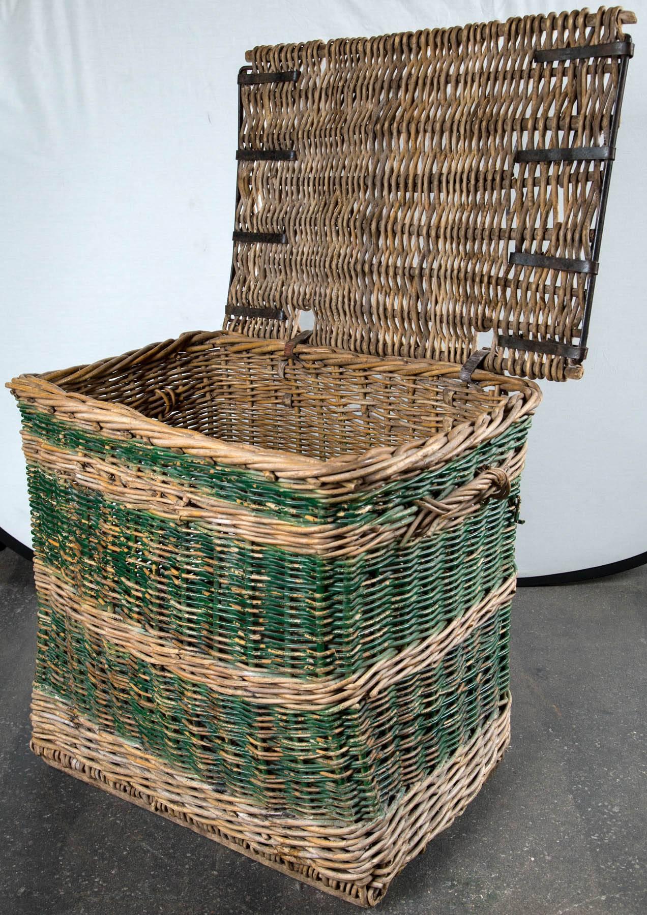 French Woven Rattan Lidded Basket with Handles, circa 1920s 3