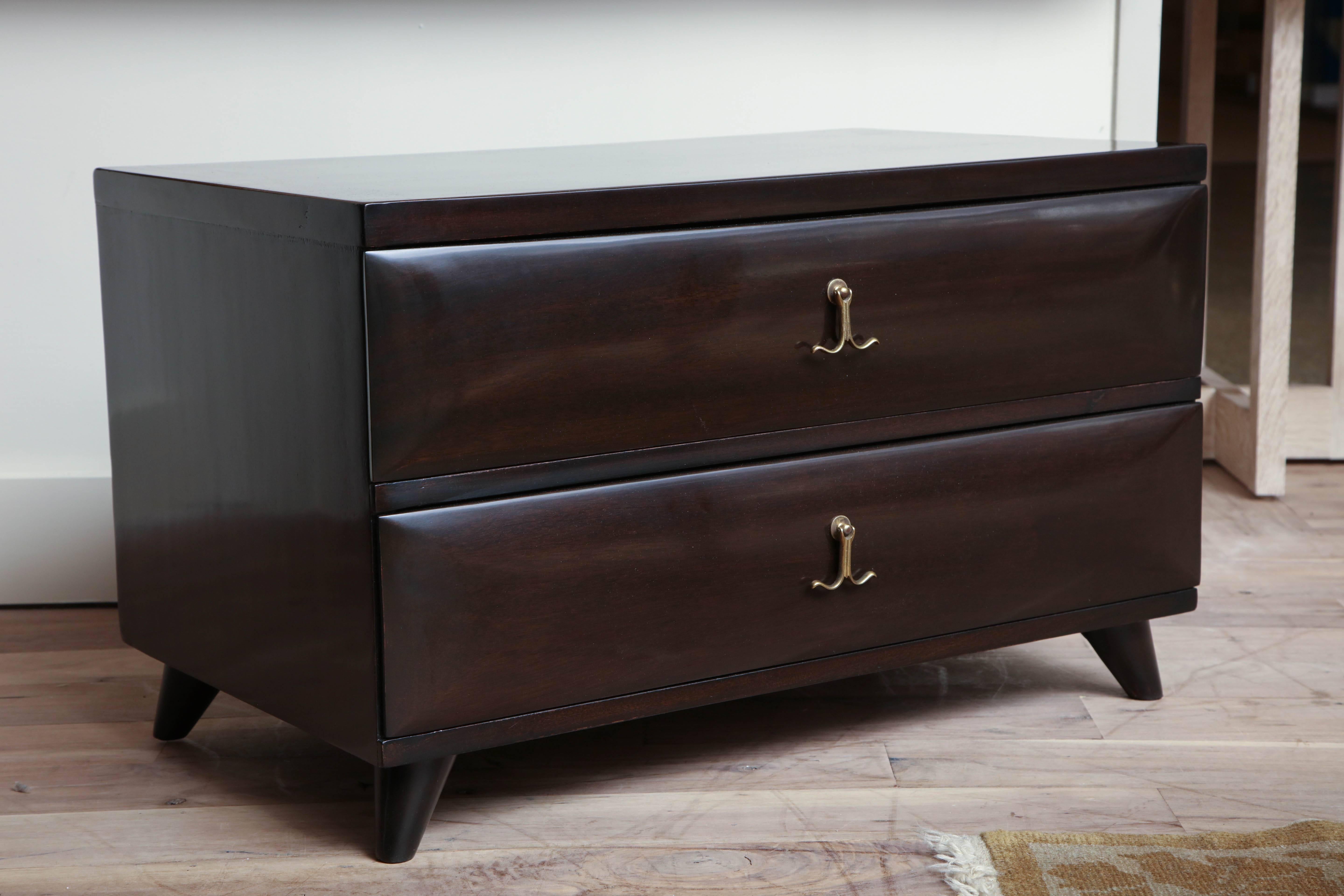 Pair of Mahogany Two-Drawer Chests In Excellent Condition In New York, NY