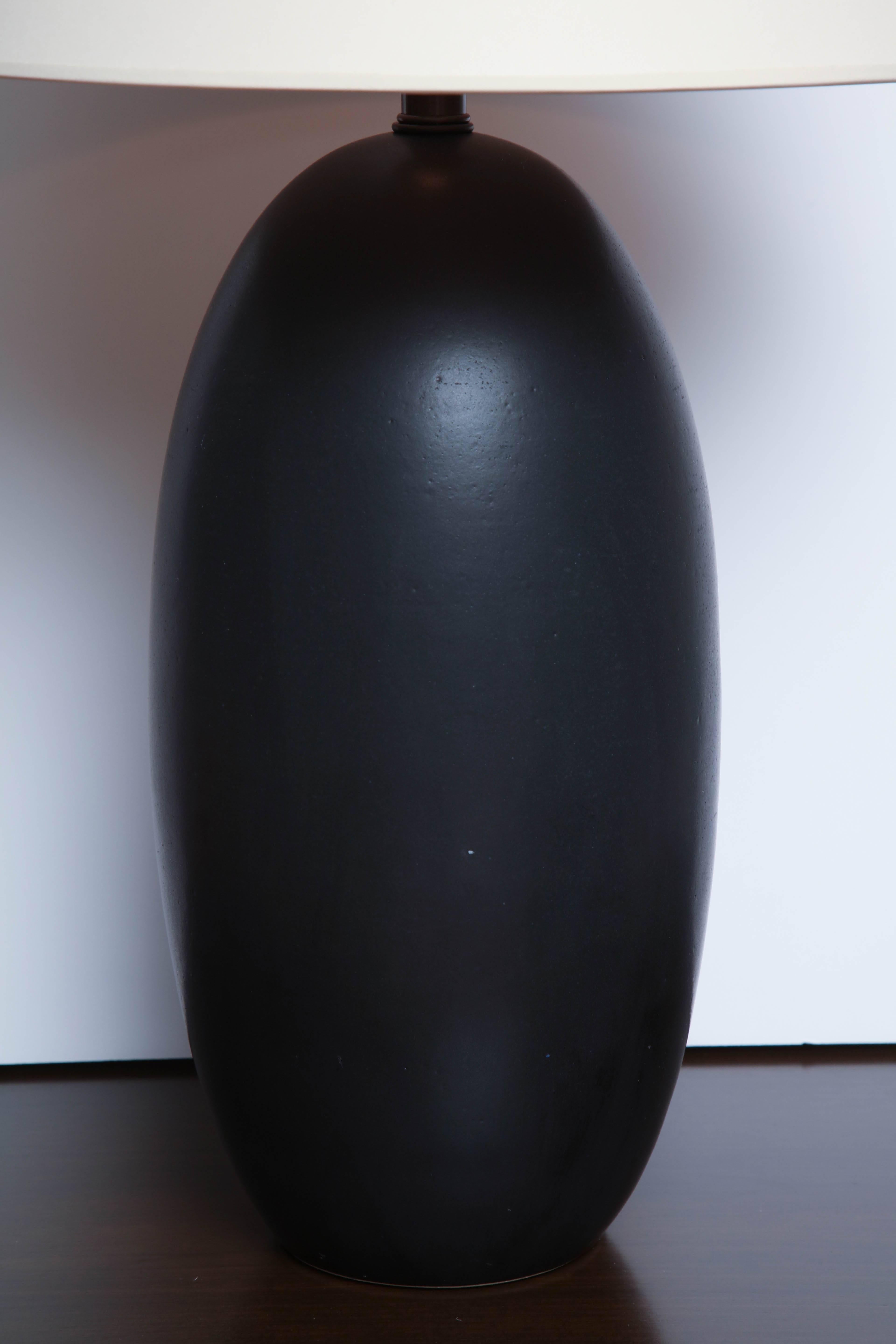 Ceramic Egg Lamp In New Condition For Sale In New York, NY