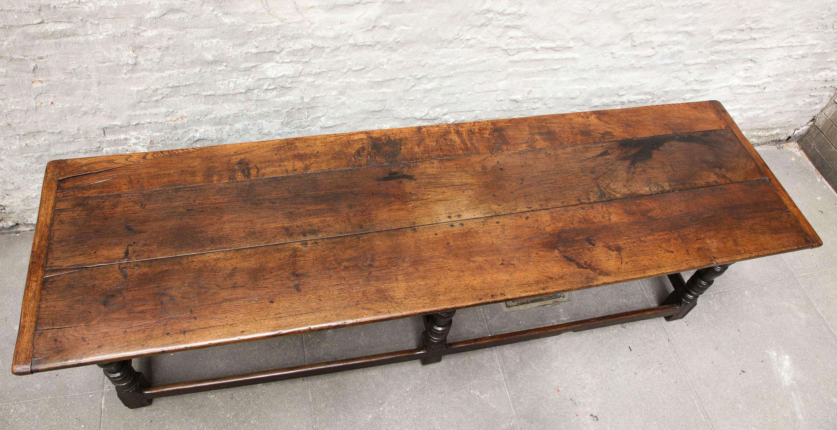 17th Century Welsh Oak Refectory Table In Excellent Condition In Greenwich, CT