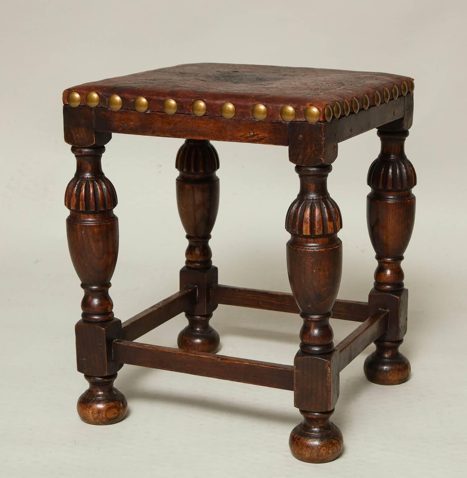English Arts & Crafts Leather and Oak Stool For Sale 1