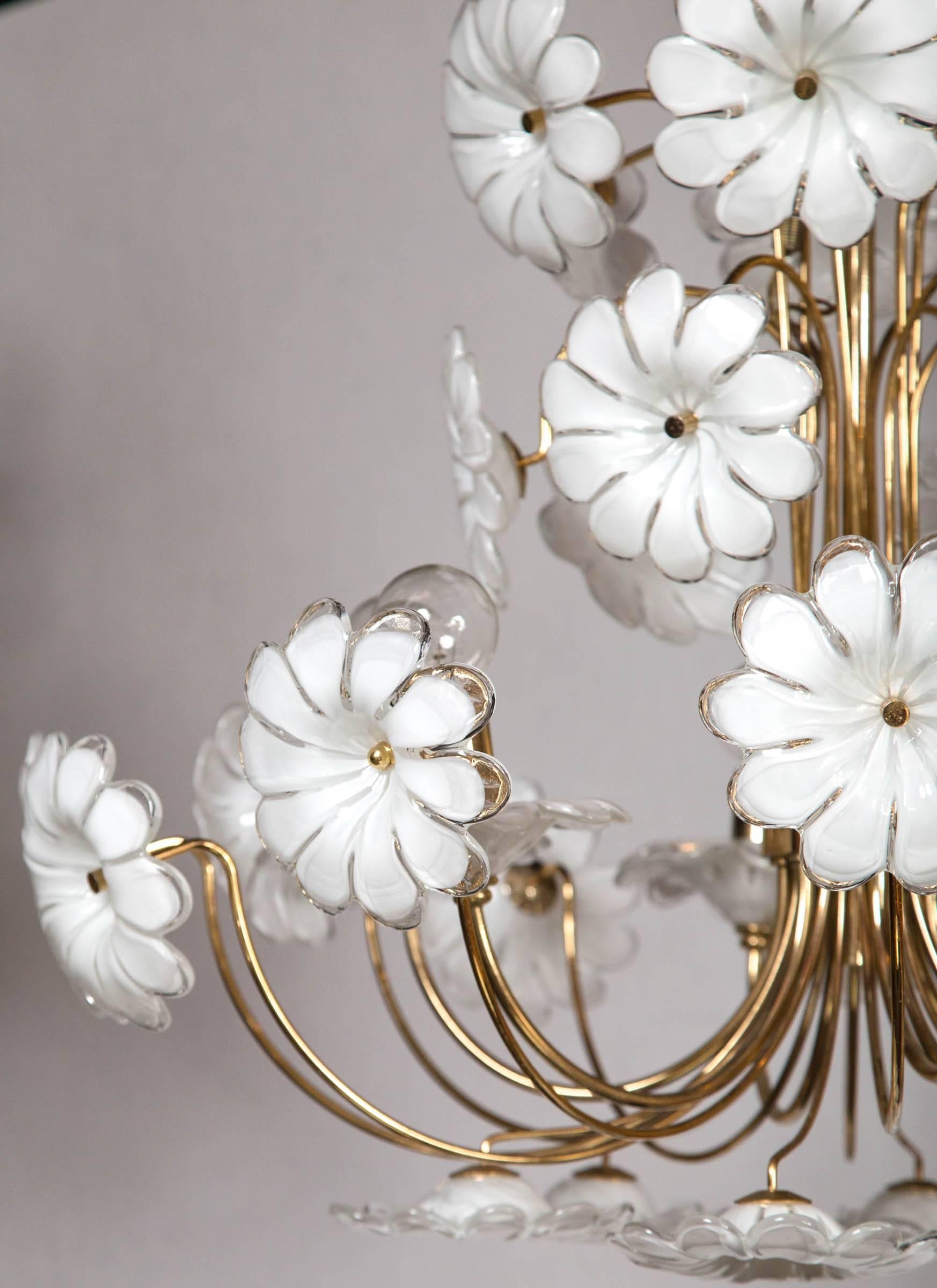 1960s Murano Venetian Glass Model Flower Chandelier In Excellent Condition In Stamford, CT