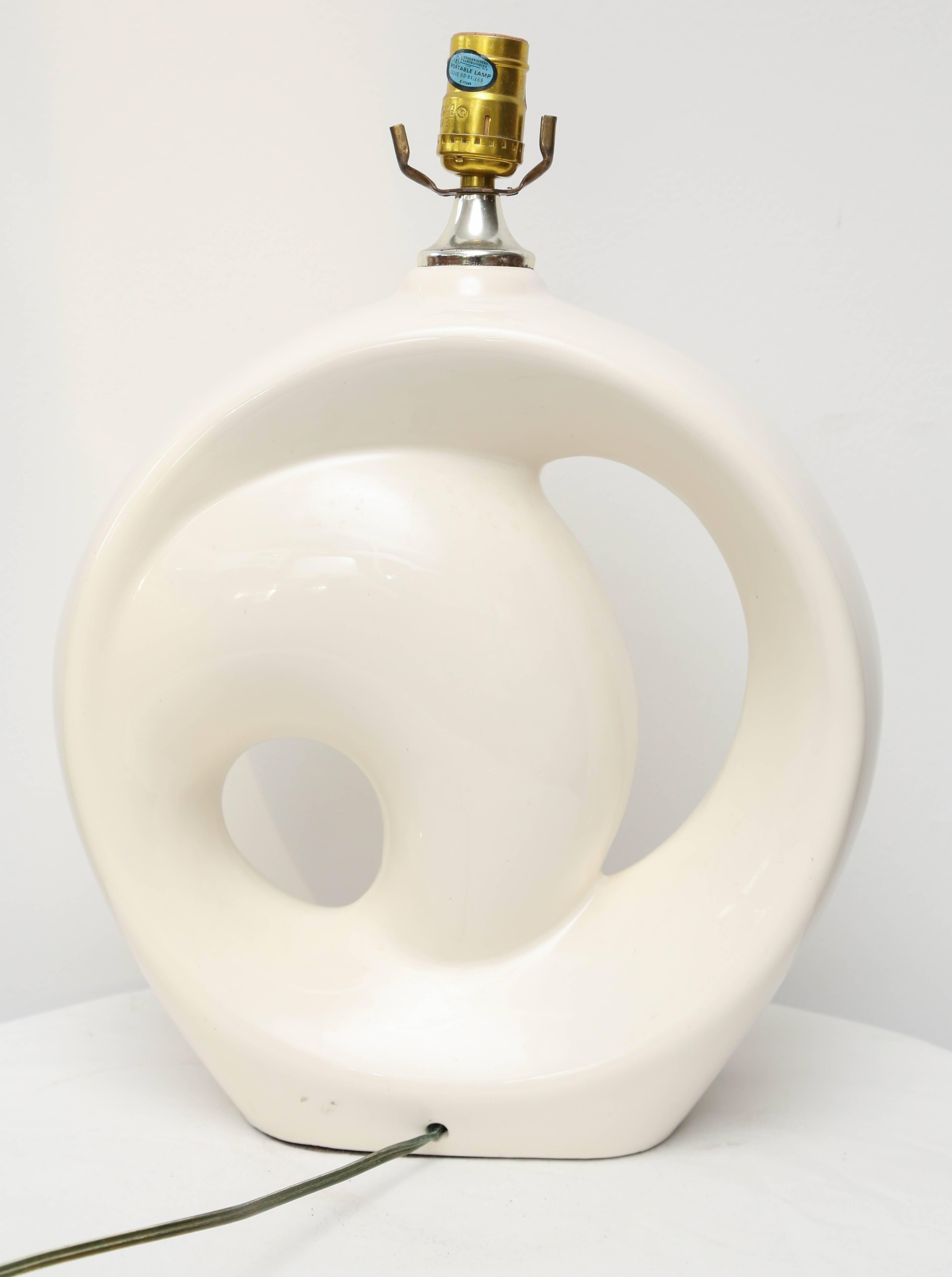 Mid-20th Century Mid-Century Modern White Ceramic Lamp, 1960s, USA For Sale