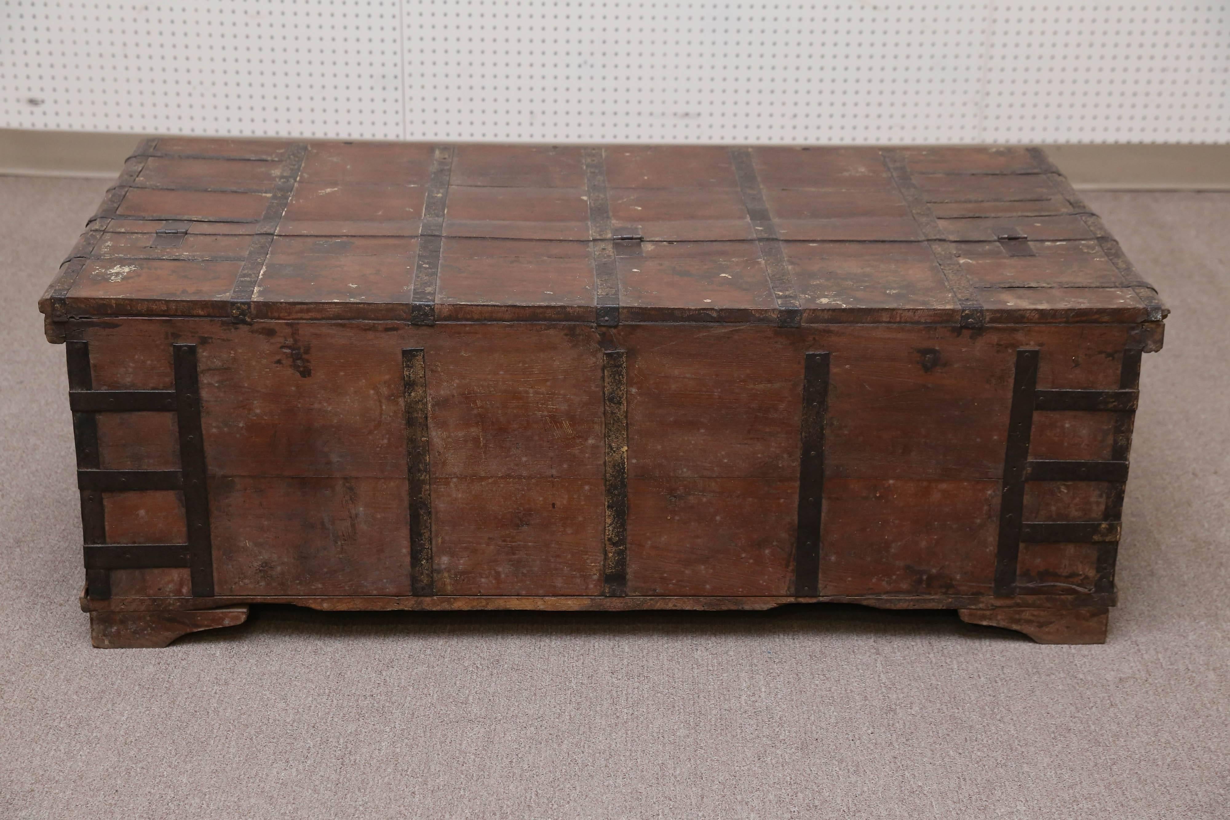 1820s Solid Teak Wood Dowry Chest from Central India For Sale 3
