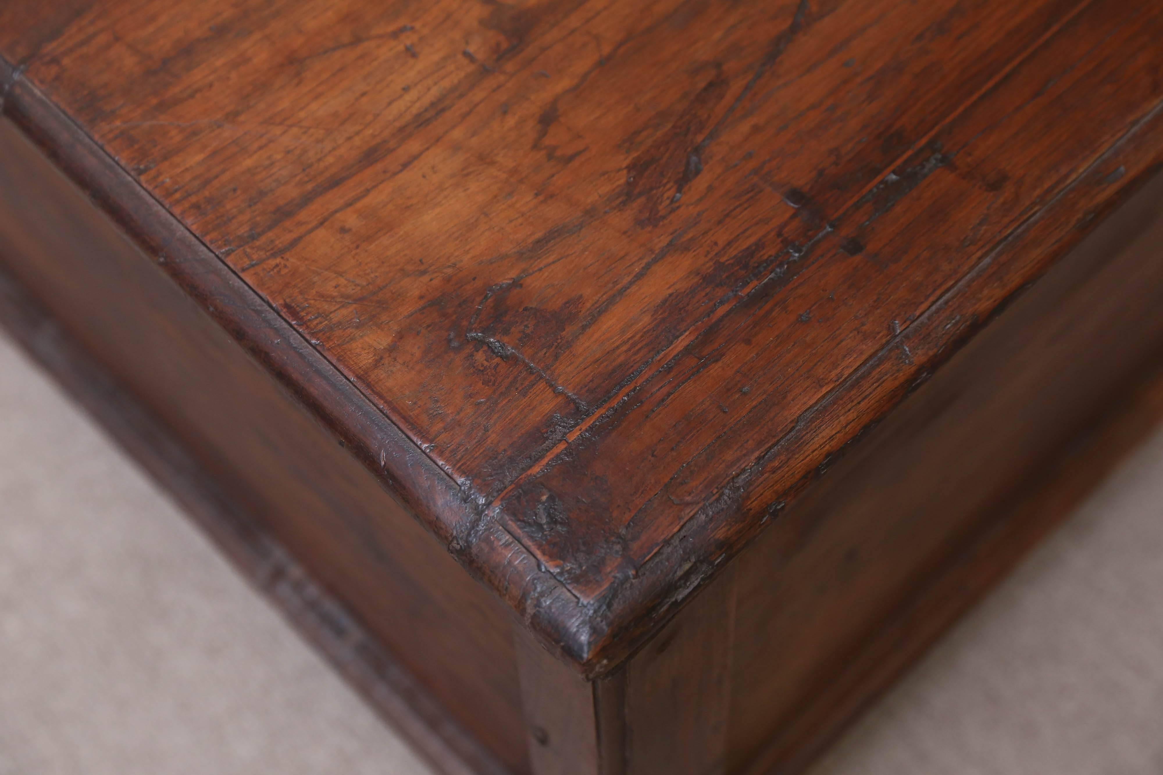 Large Teak Wood Early 19th Century Dowry Chest on Four Wooden Wheels For Sale 1