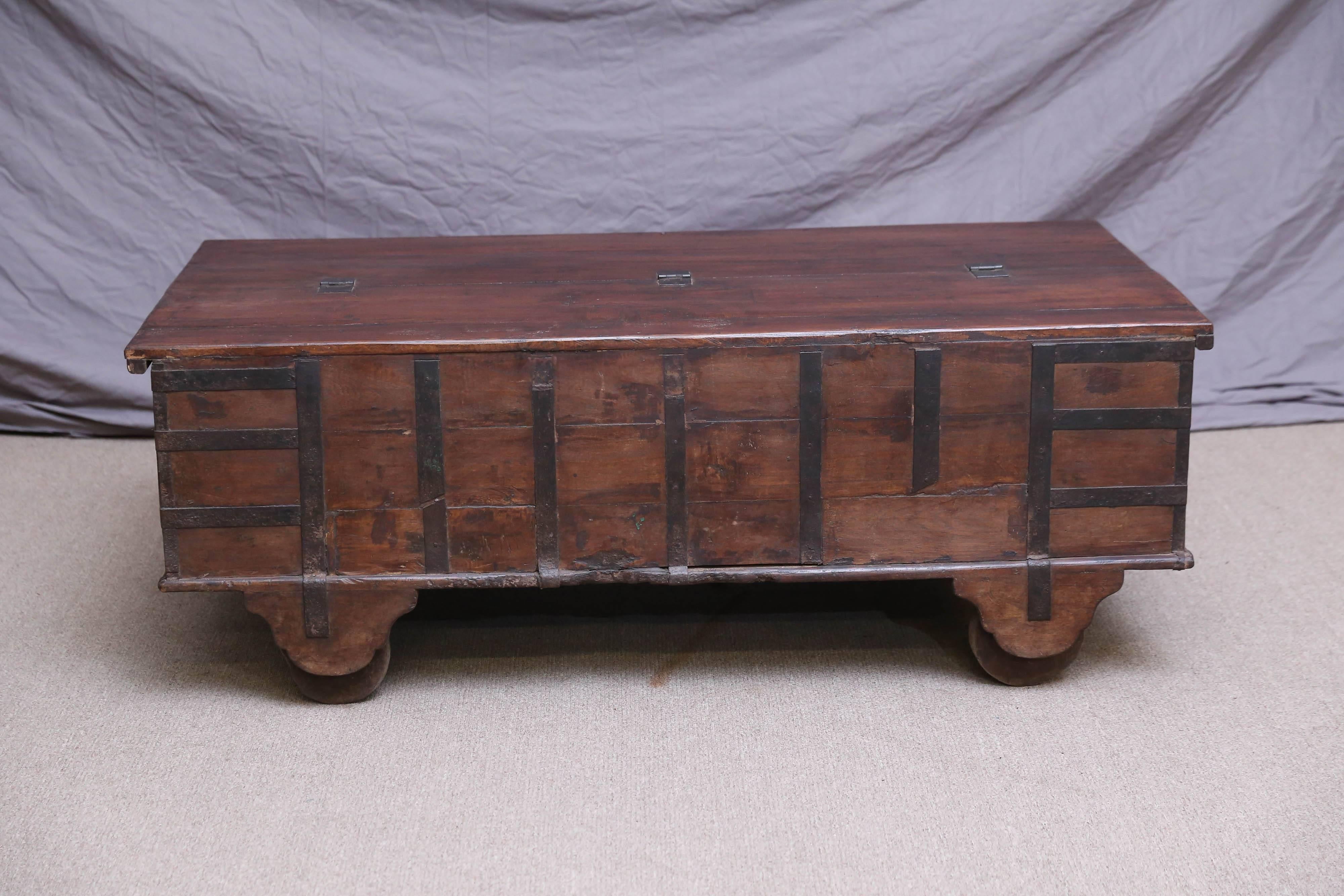 Large Teak Wood Early 19th Century Dowry Chest For Sale 6