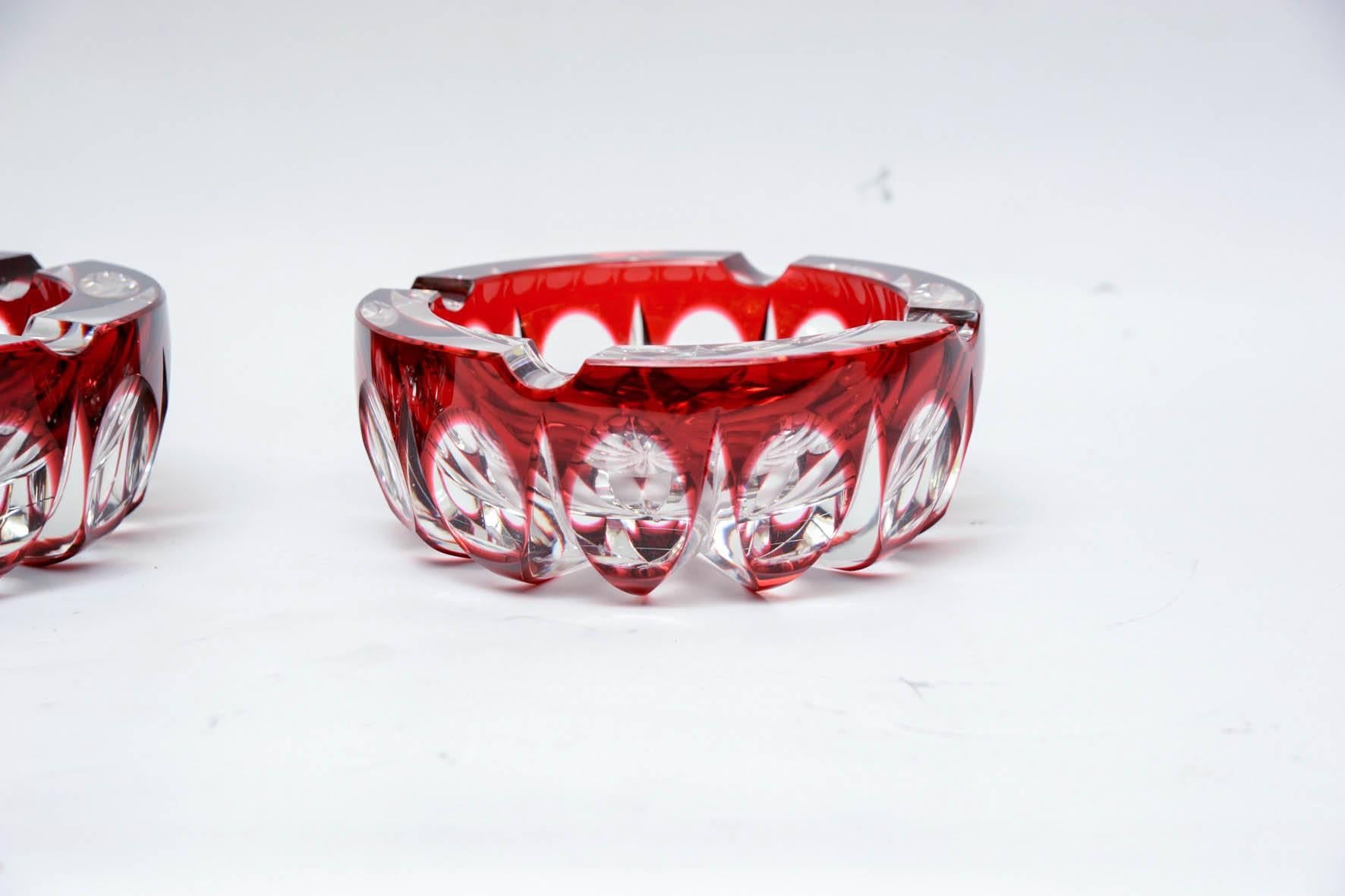 Pair of ashtrays in crystal signed Saint Louis.