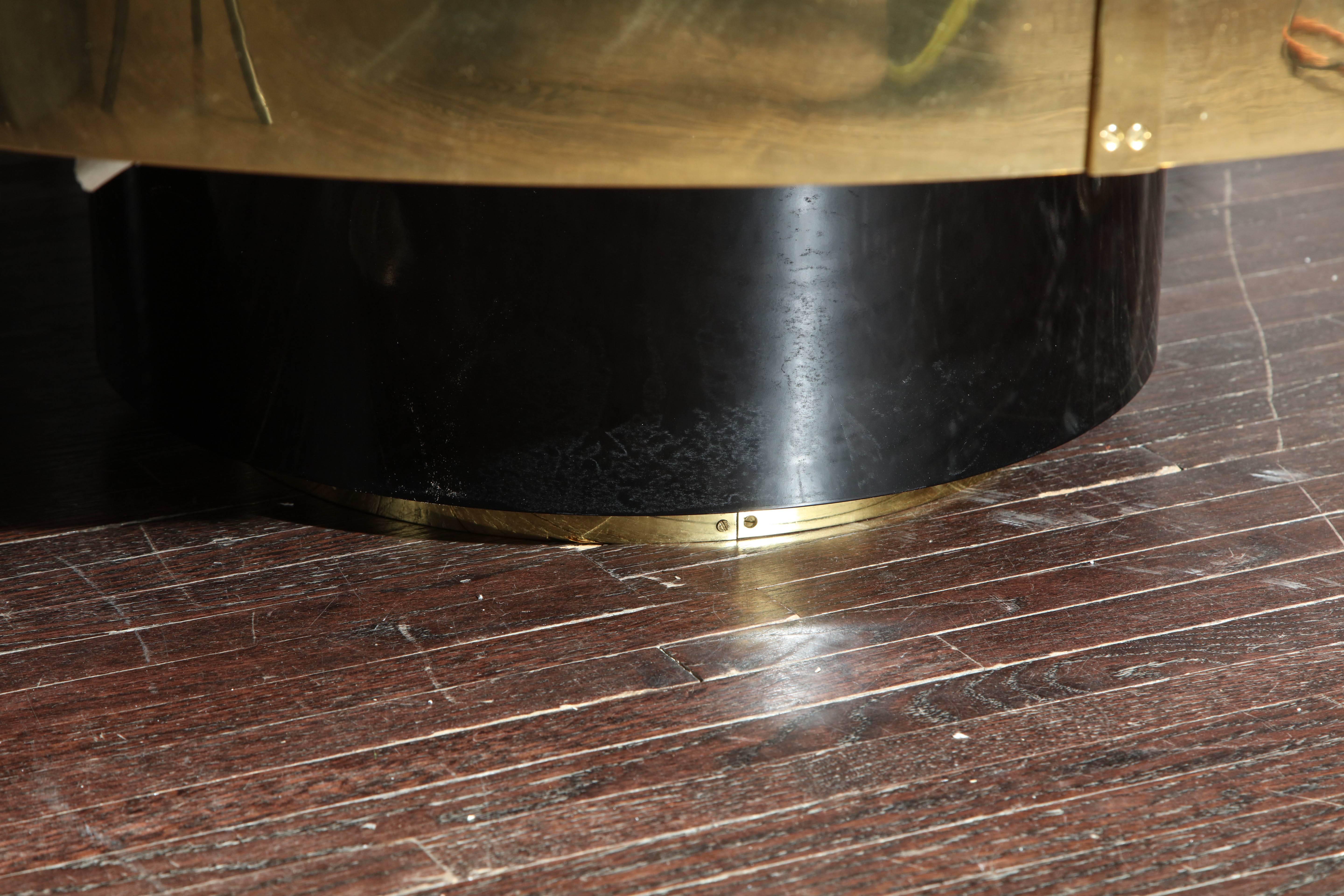 Spettacolare tavolo da cocktail rotondo in ottone acidato con pietra d'agata personalizzato in vendita 2