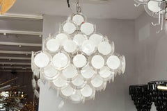 Großer weißer Glasscheiben-Kronleuchter im Pagoden-Stil