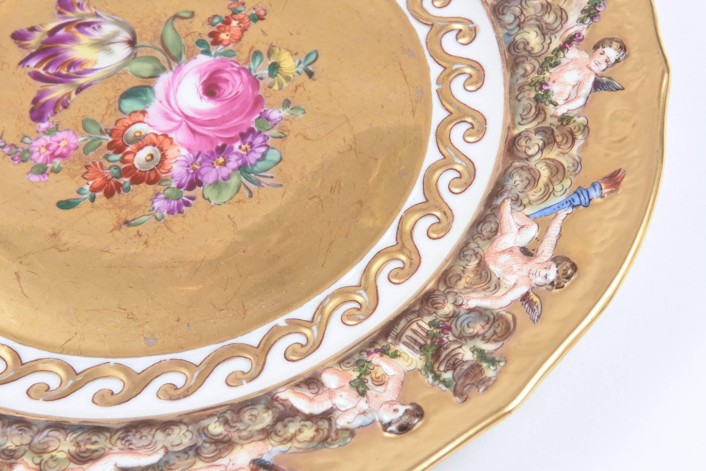 12 Della Robia Style Plates, Capo Di Monte Hand-Painted on Gold Background In Good Condition In West Palm Beach, FL