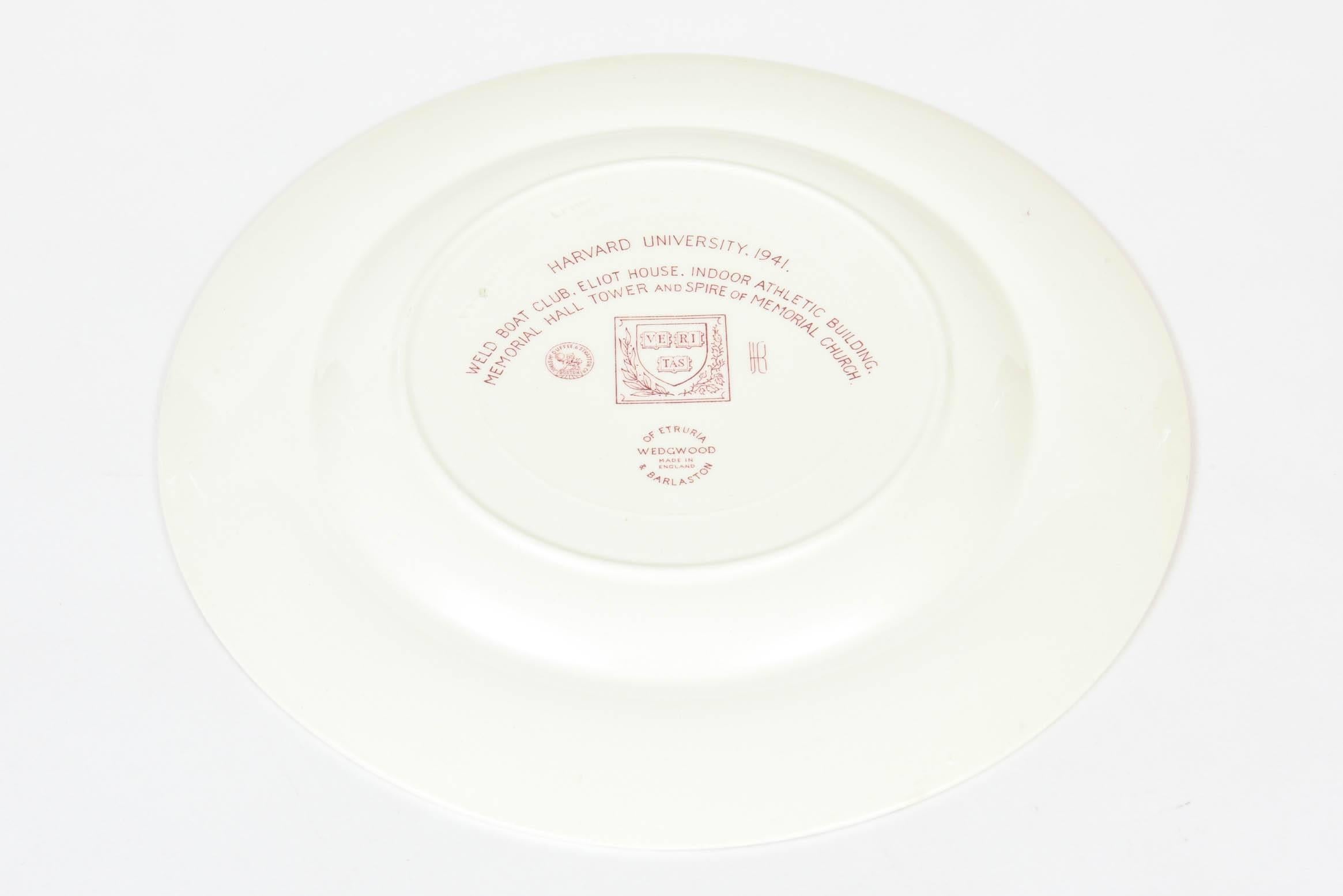 Harvard University Dinner Plate by Wedgwood, England In Good Condition In West Palm Beach, FL