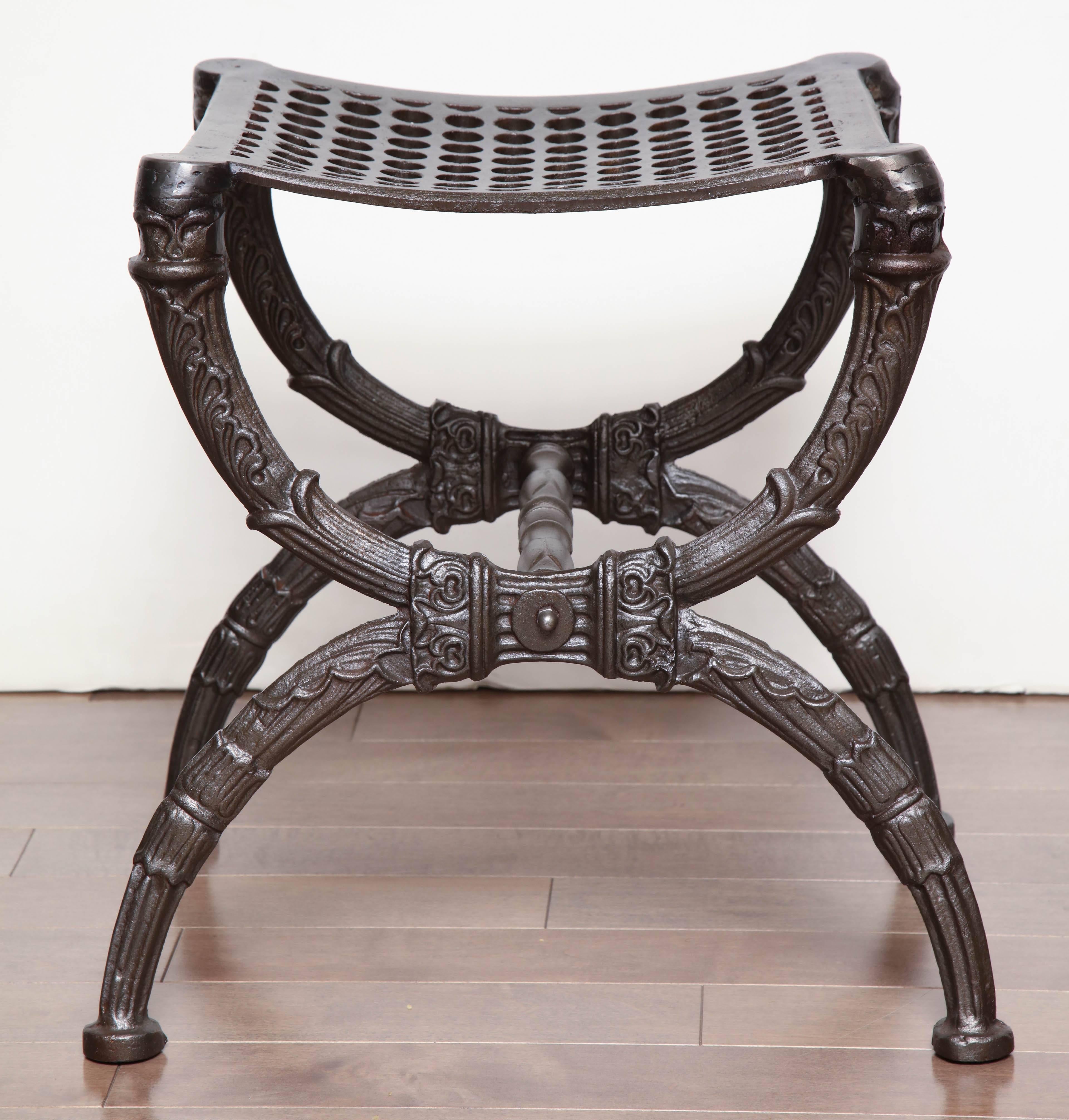 Polished iron, en Curule stool.