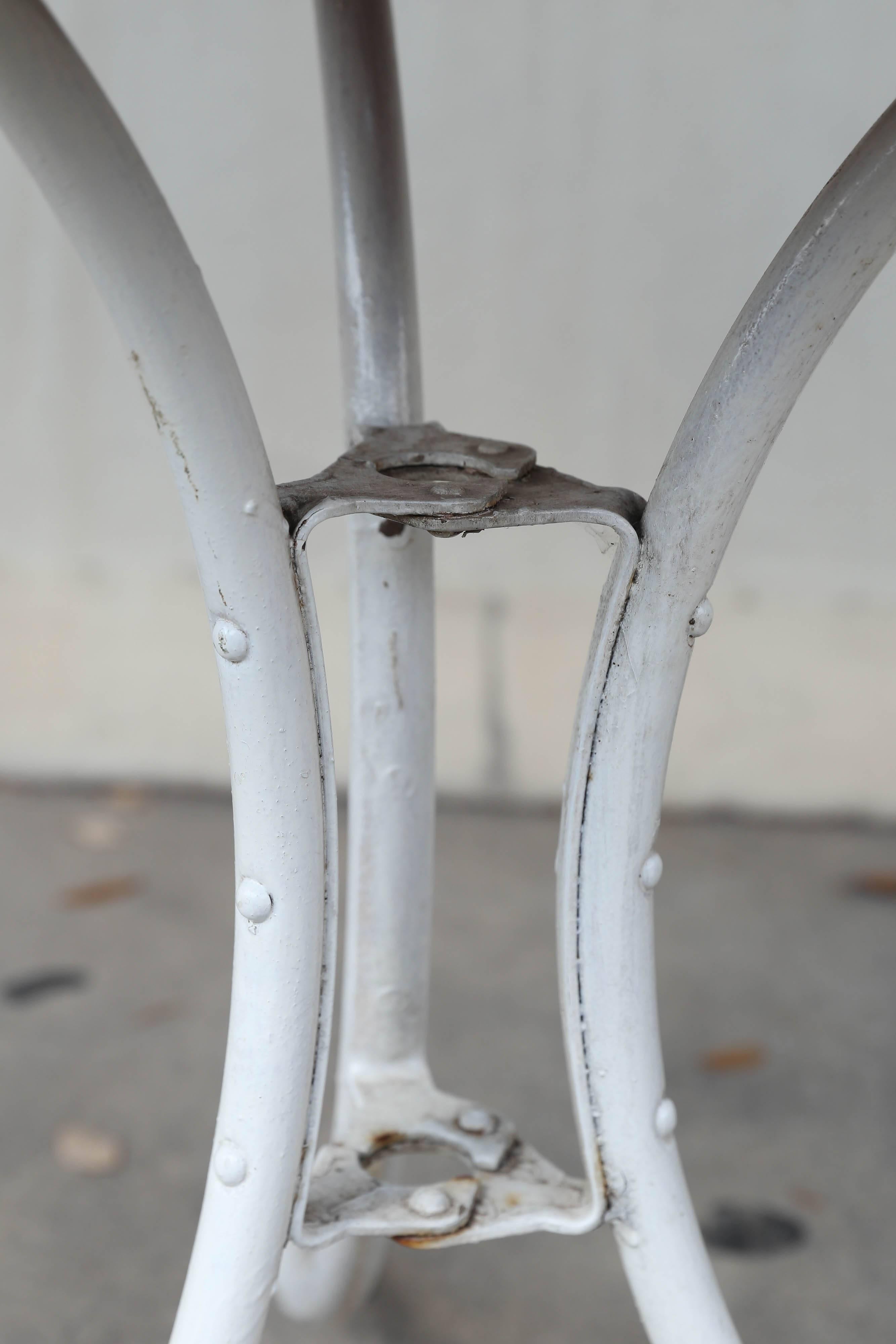 French Early 20th Century Painted White Metal Outdoor Garden Patio Table