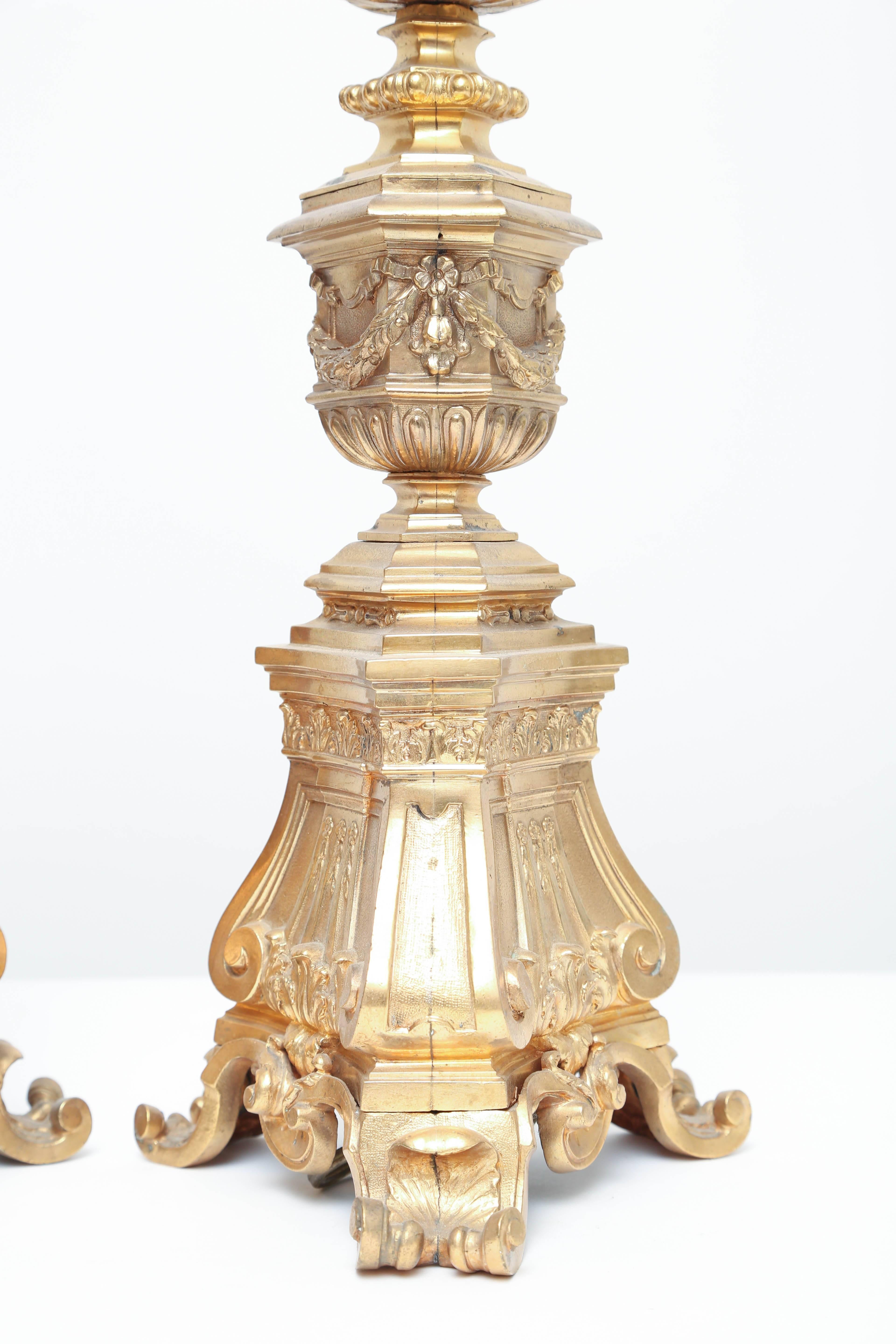 Italian Pair of Monumental Gilt Bronze Tripodal Lamps, First Half of the 20th Century