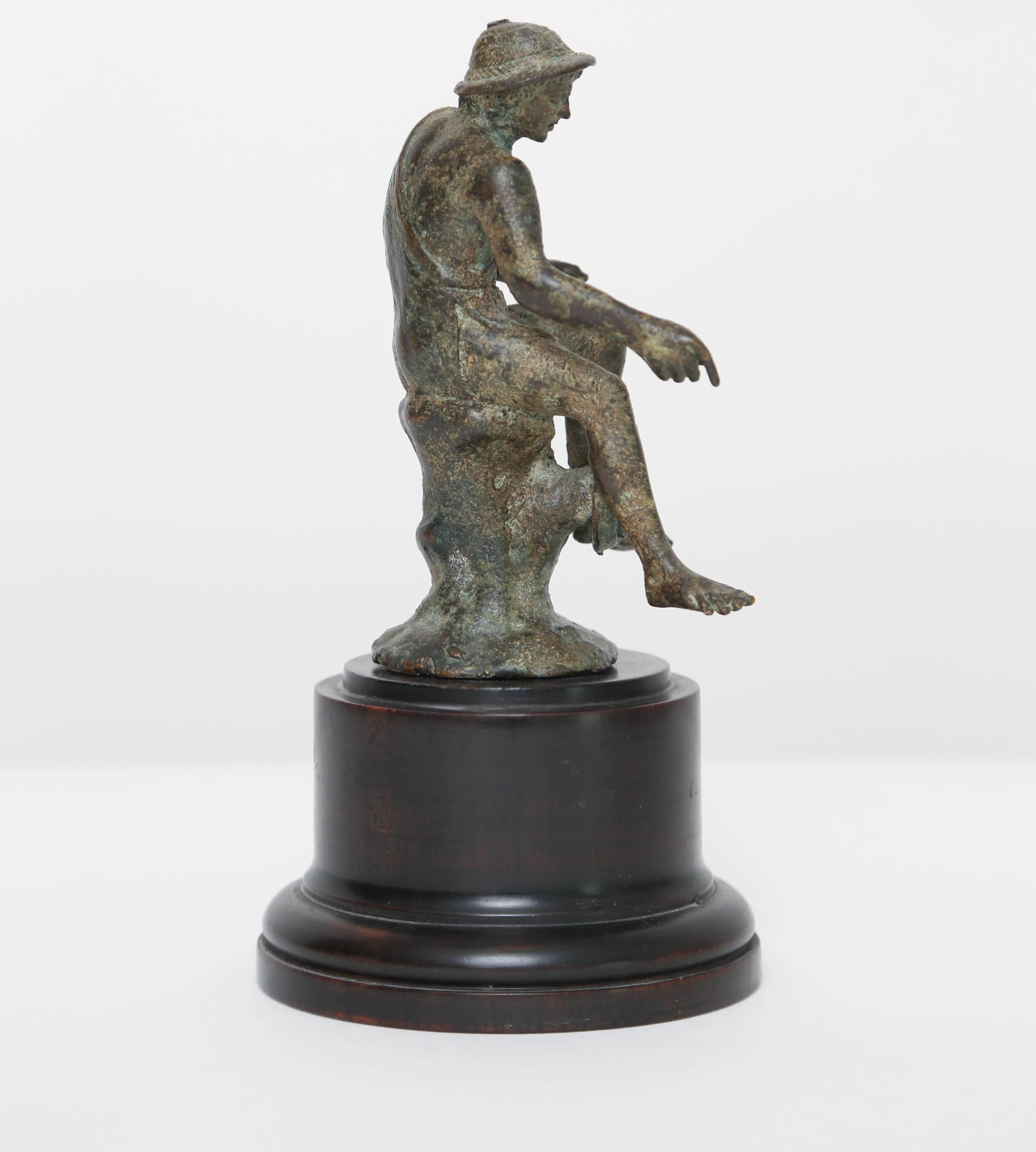 Néoclassique Sculpture en bronze d'un pêcheur, d'après l'Antiquité romaine, trouvée à Pompéi en vente