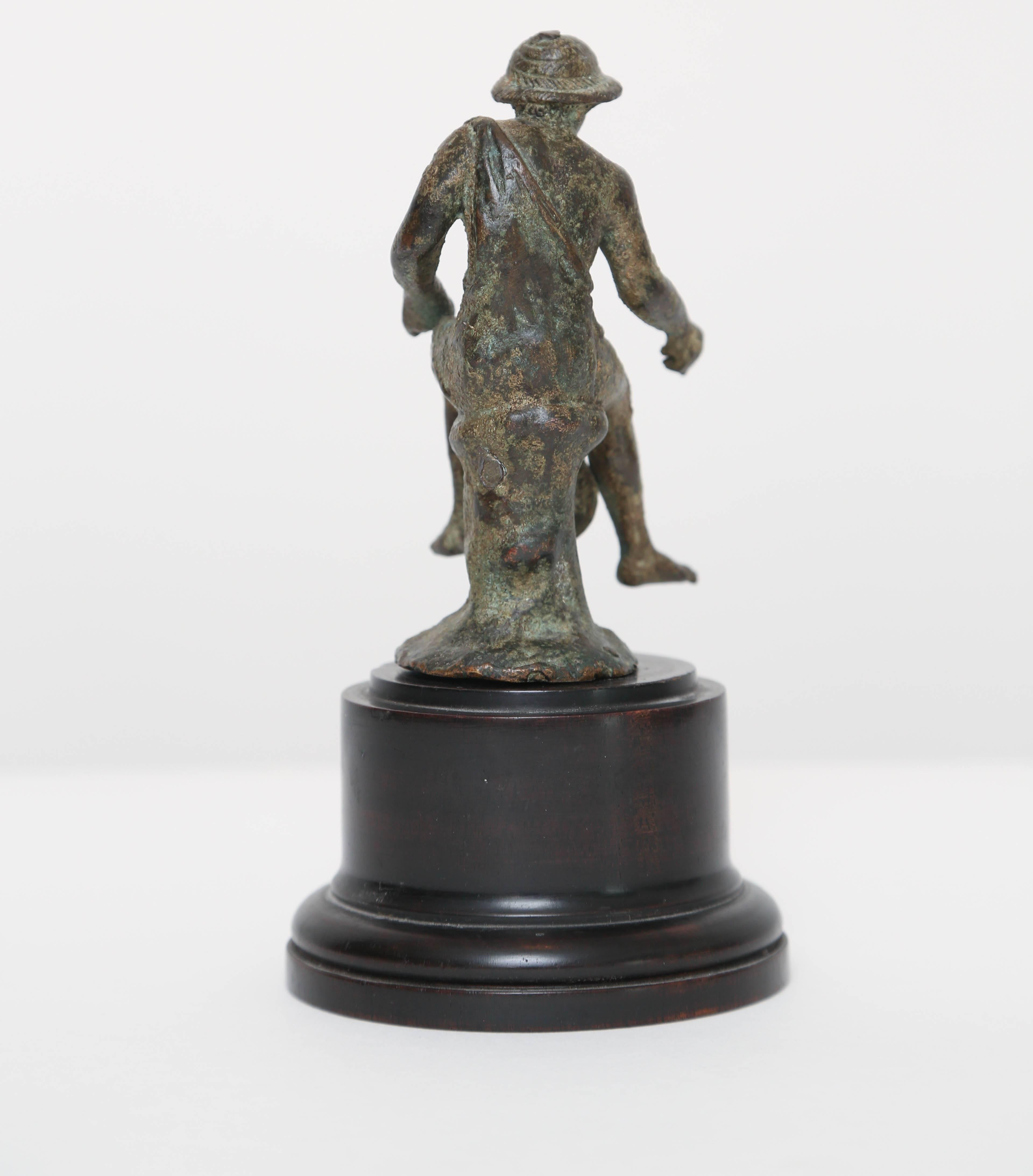 italien Sculpture en bronze d'un pêcheur, d'après l'Antiquité romaine, trouvée à Pompéi en vente