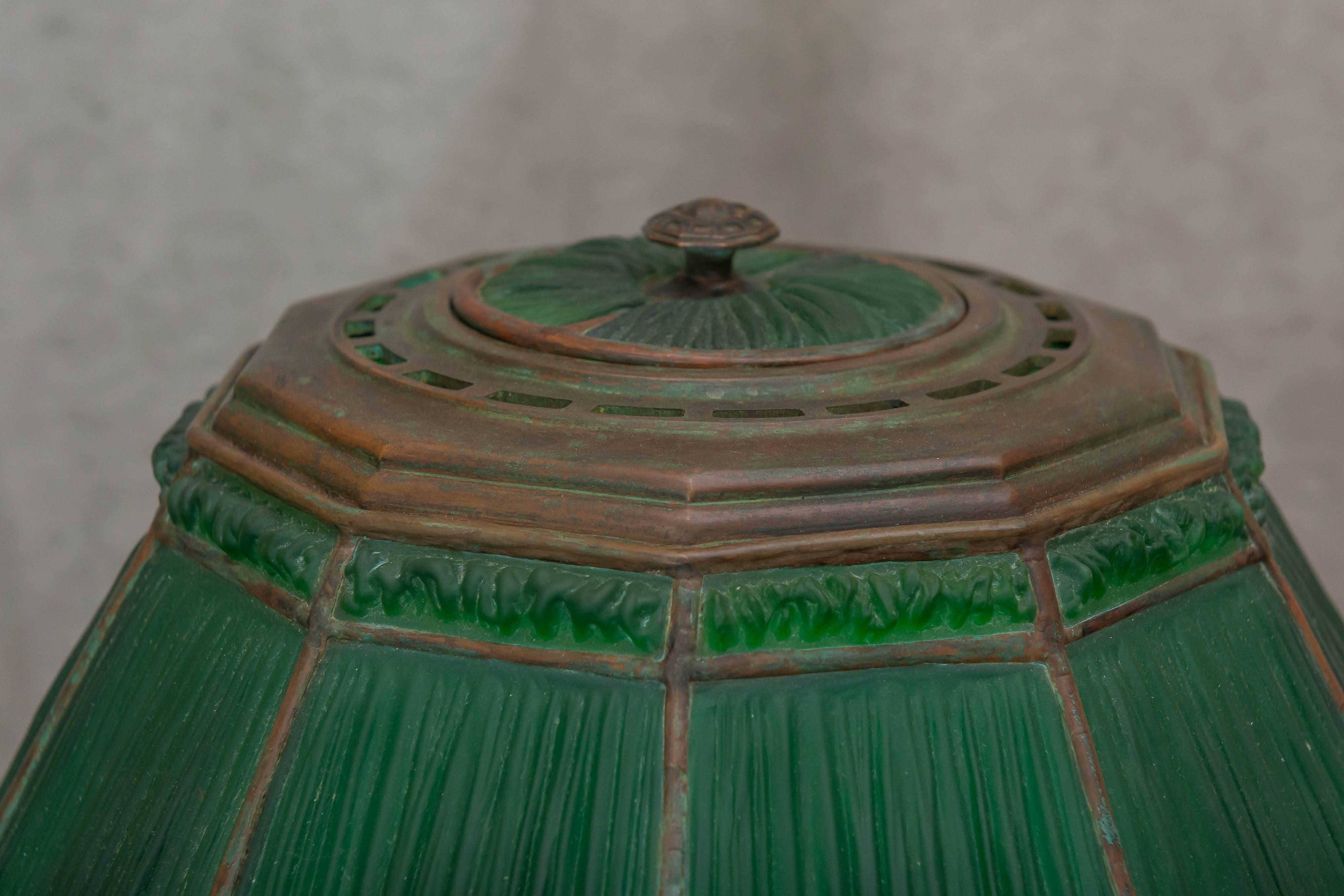 Tiffany Studios Green Linenfold Table Lamp In Excellent Condition In Petaluma, CA