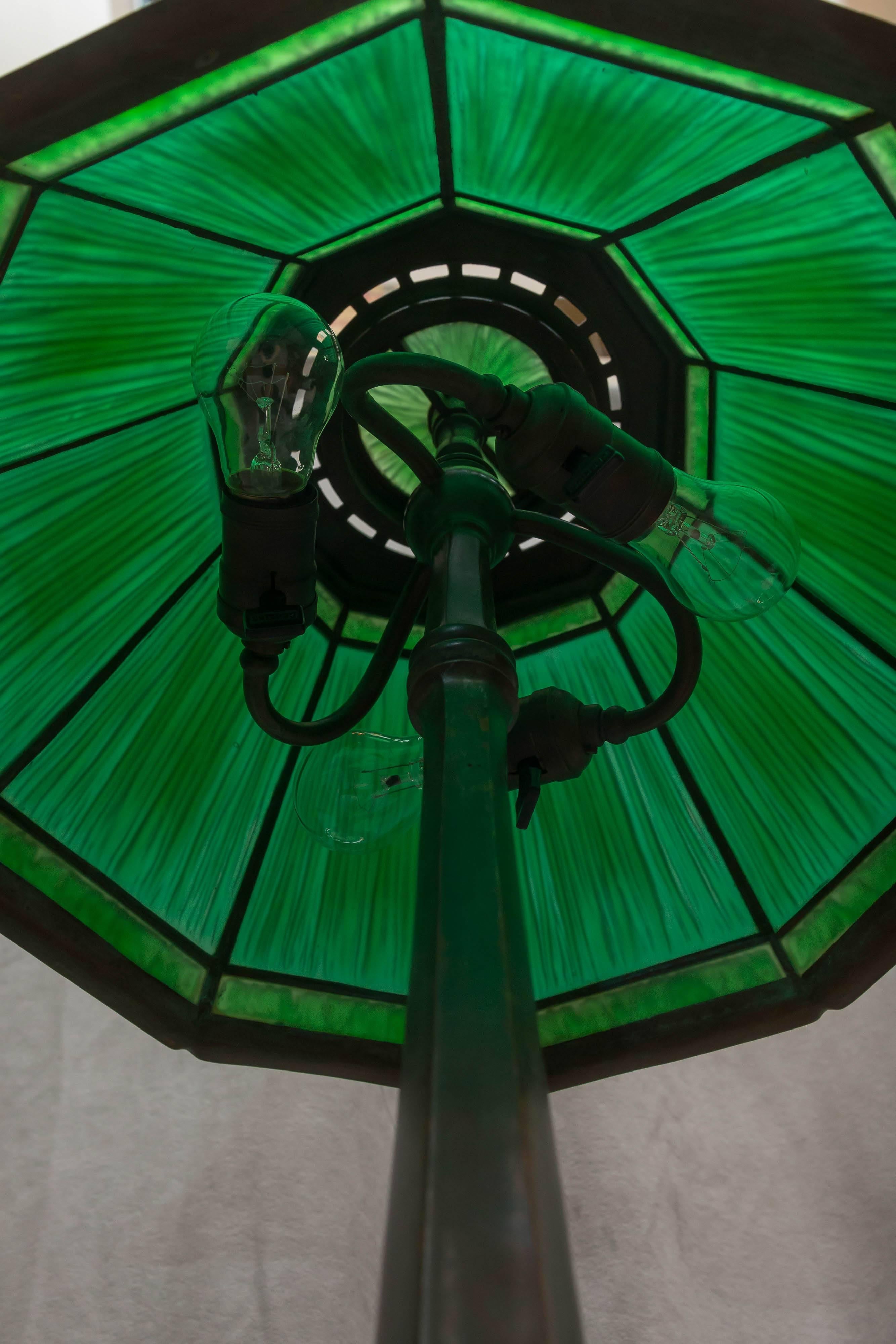 Early 20th Century Tiffany Studios Green Linenfold Table Lamp