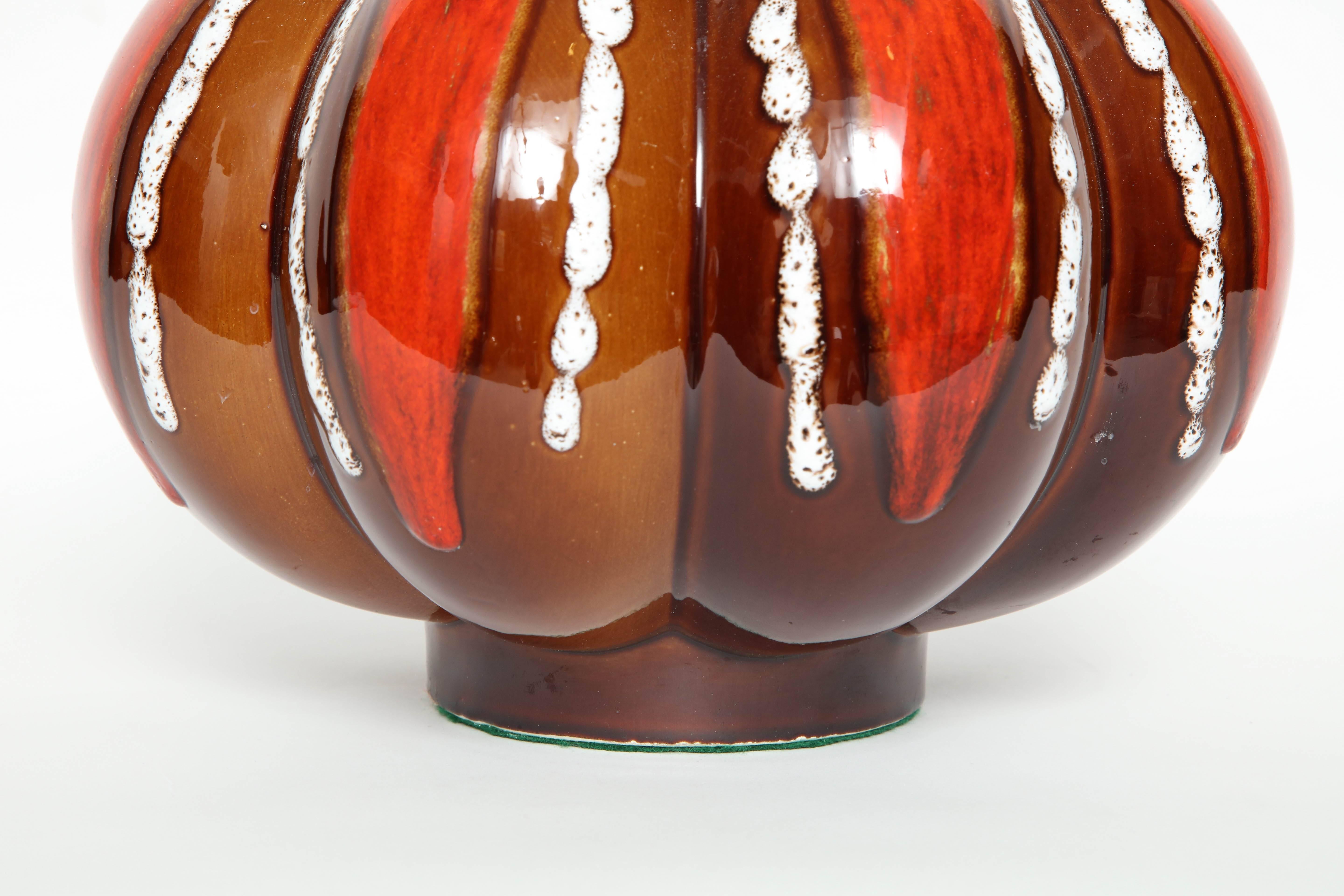 Lampe en céramique ouest-allemande à glaçure vibrante Excellent état - En vente à New York, NY