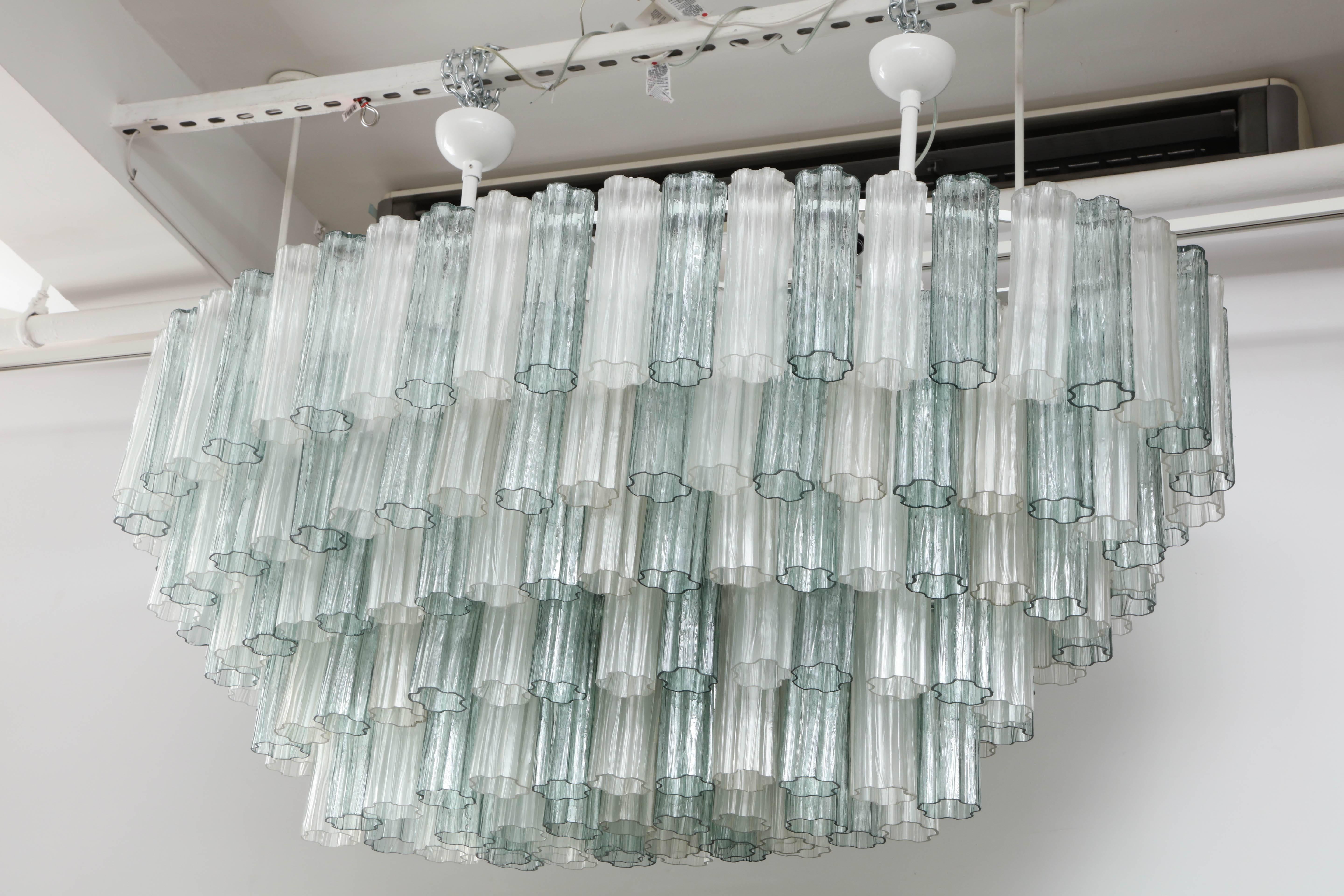 Large mid-century modern style oval-shaped chandelier. Five-tier of alternating aqua green and white iridescent Murano 