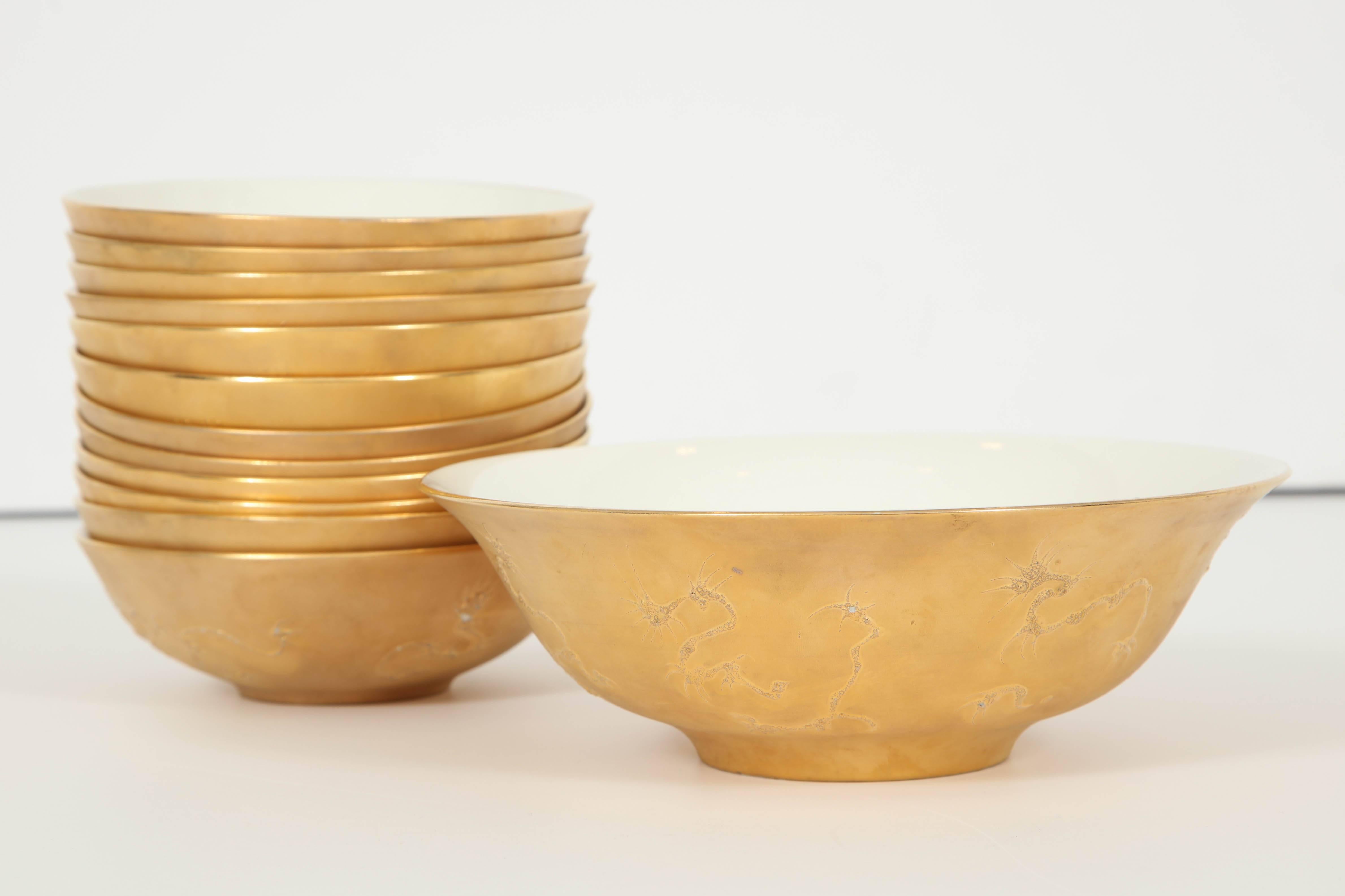 Beautiful set of 13 ceramic bowls with a rare gold finish and dragon design by Sasch Brastoff.
Larger bowl measures 9" in diameter.
12 smaller bowls measure 6" in diameter.