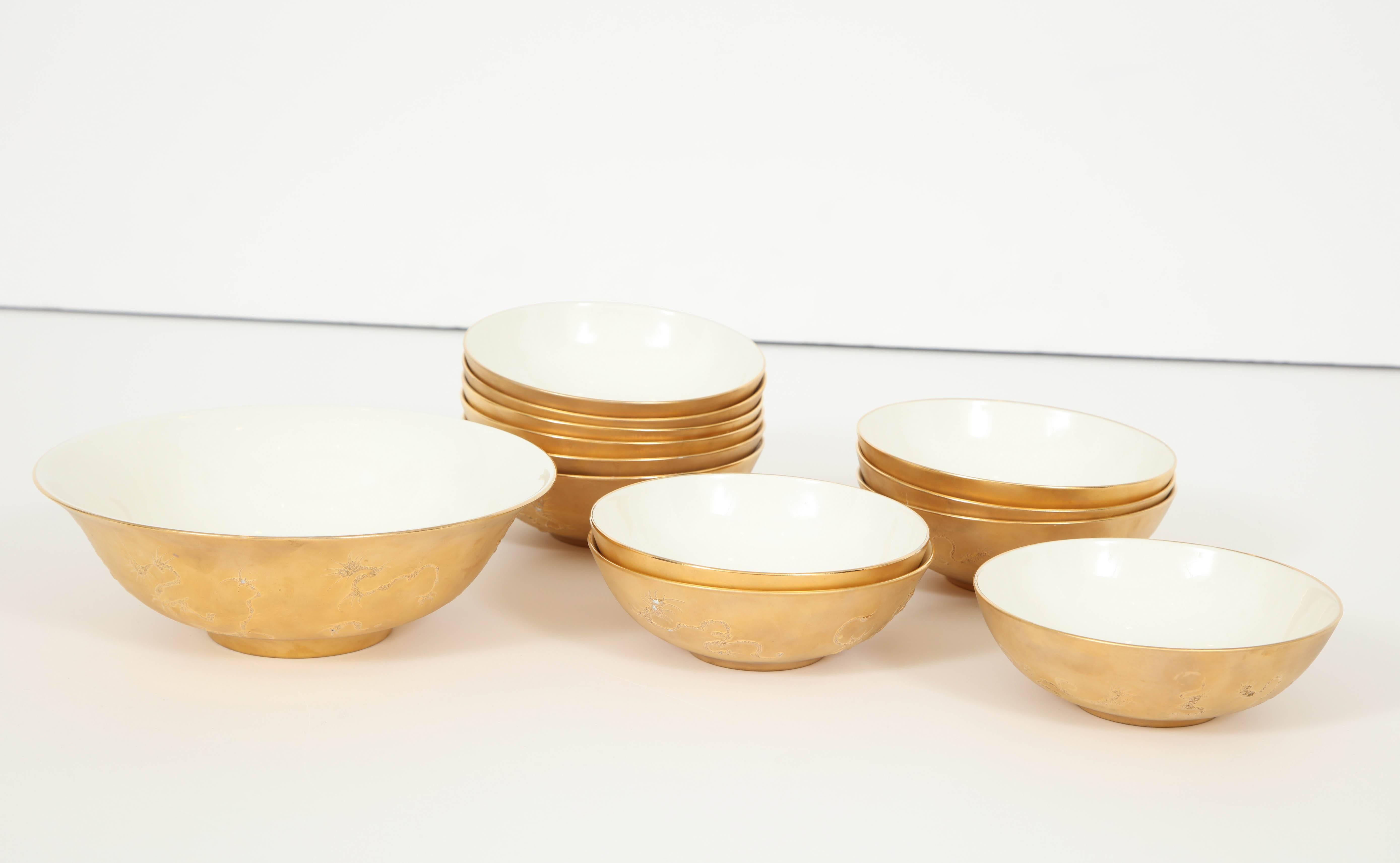 Rare Set of 13 Bowls by Sascha Brastoff In Excellent Condition In New York, NY