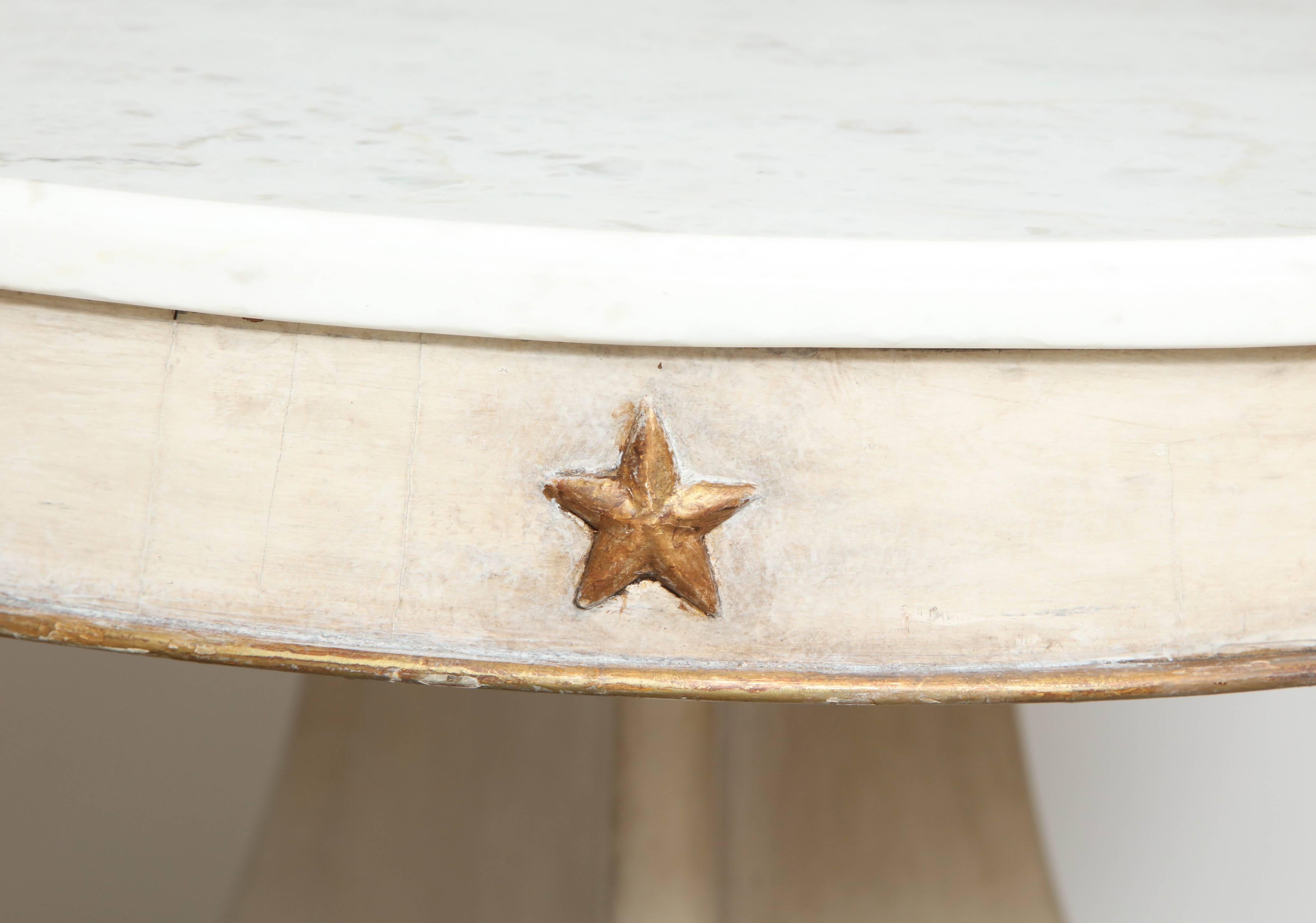 20th Century Round Painted and Parcel-Gilt Table with Marble Top