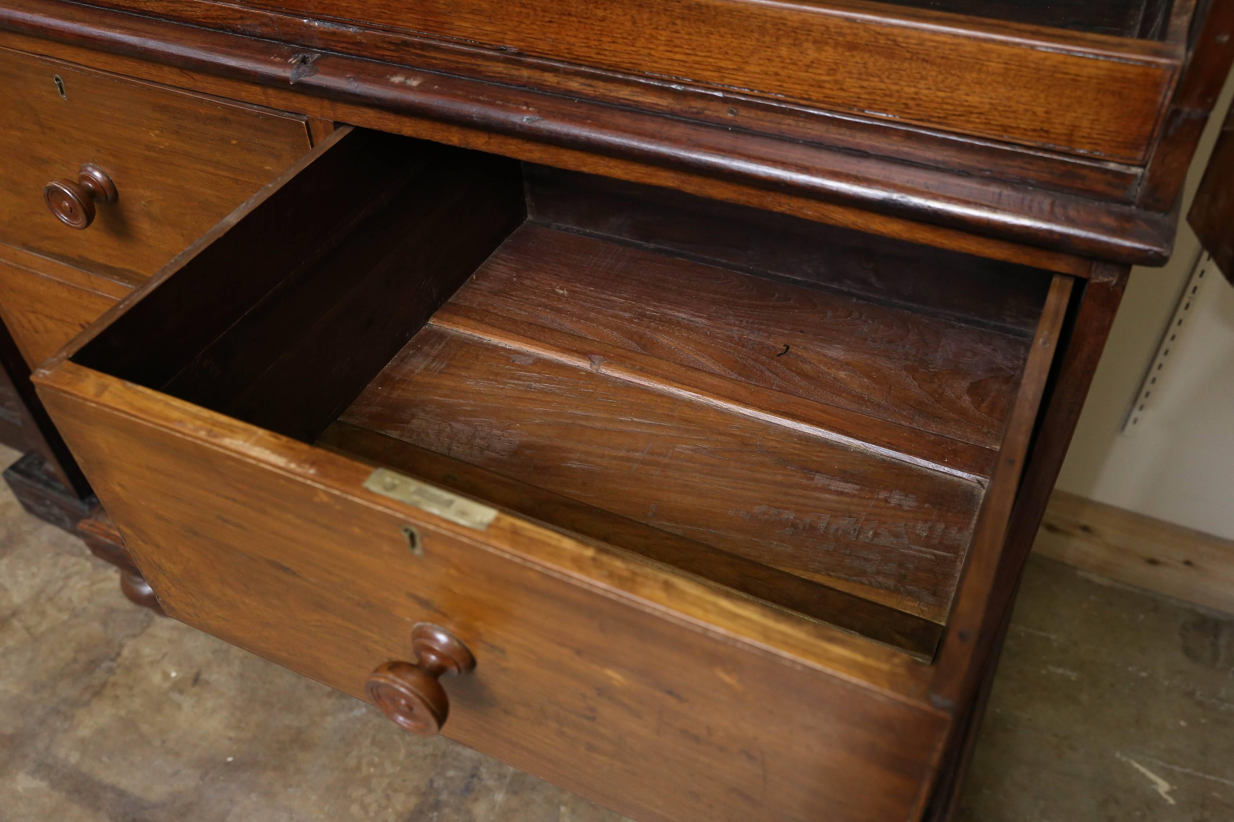 Hand-Crafted First Quarter of the 19th Century Mahogany Linen Chest with Pull through Drawers For Sale