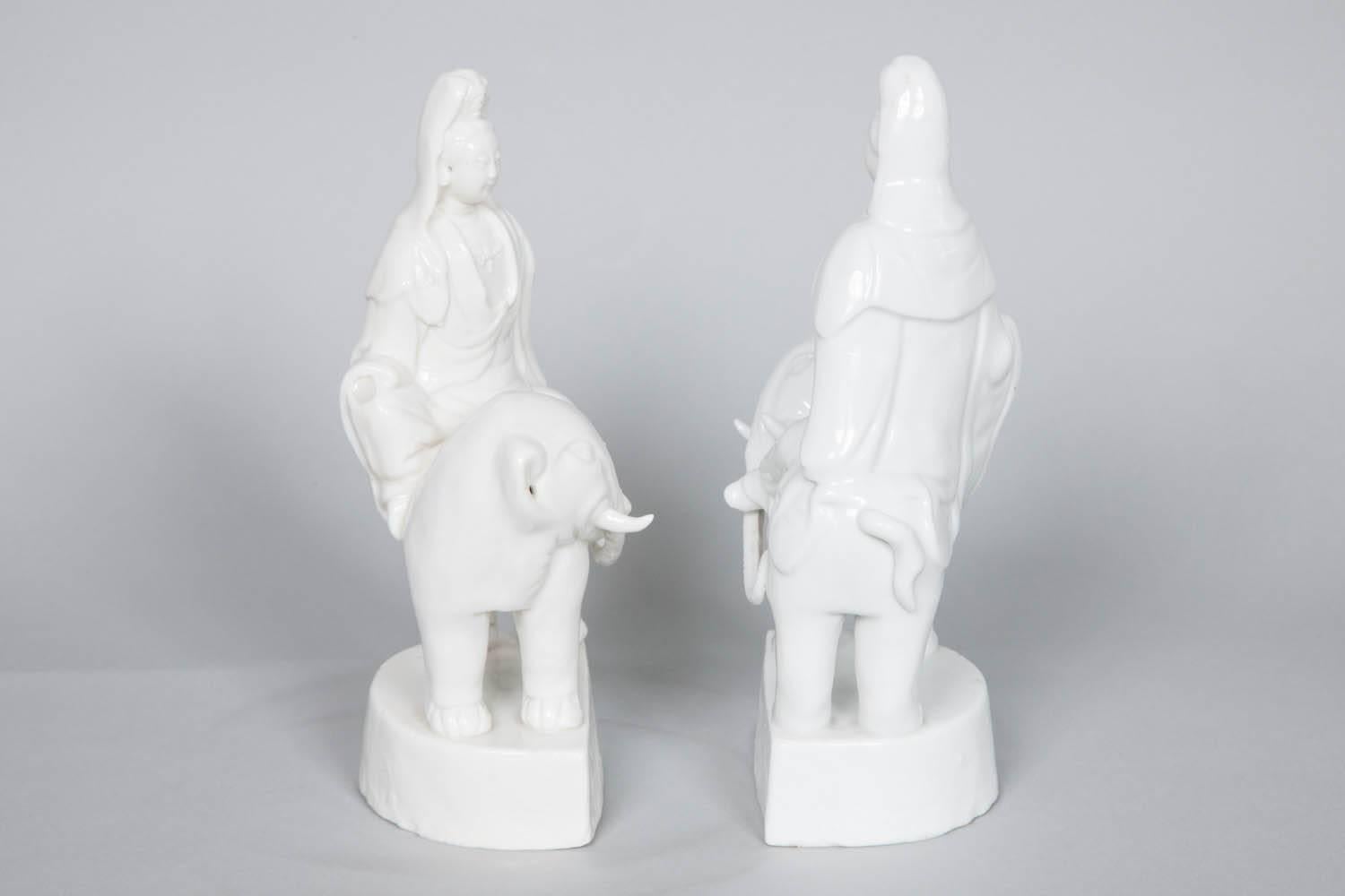 Chinese 18th Century Pair of Blanc de Chine Guanyin Figure For Sale