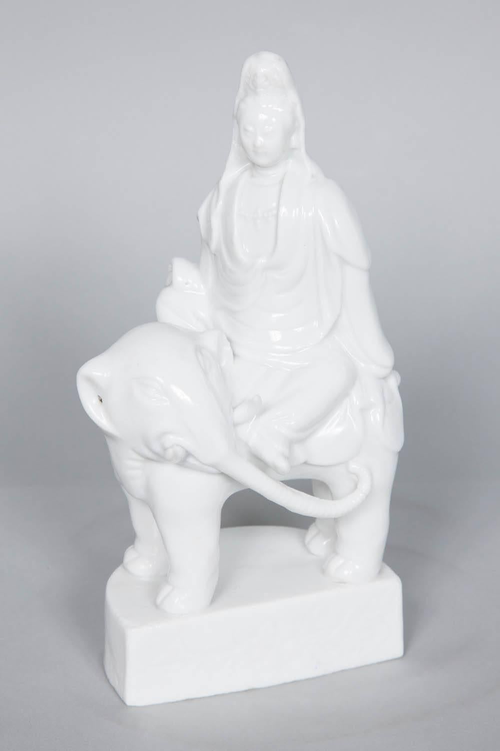Porcelain 18th Century Pair of Blanc de Chine Guanyin Figure For Sale