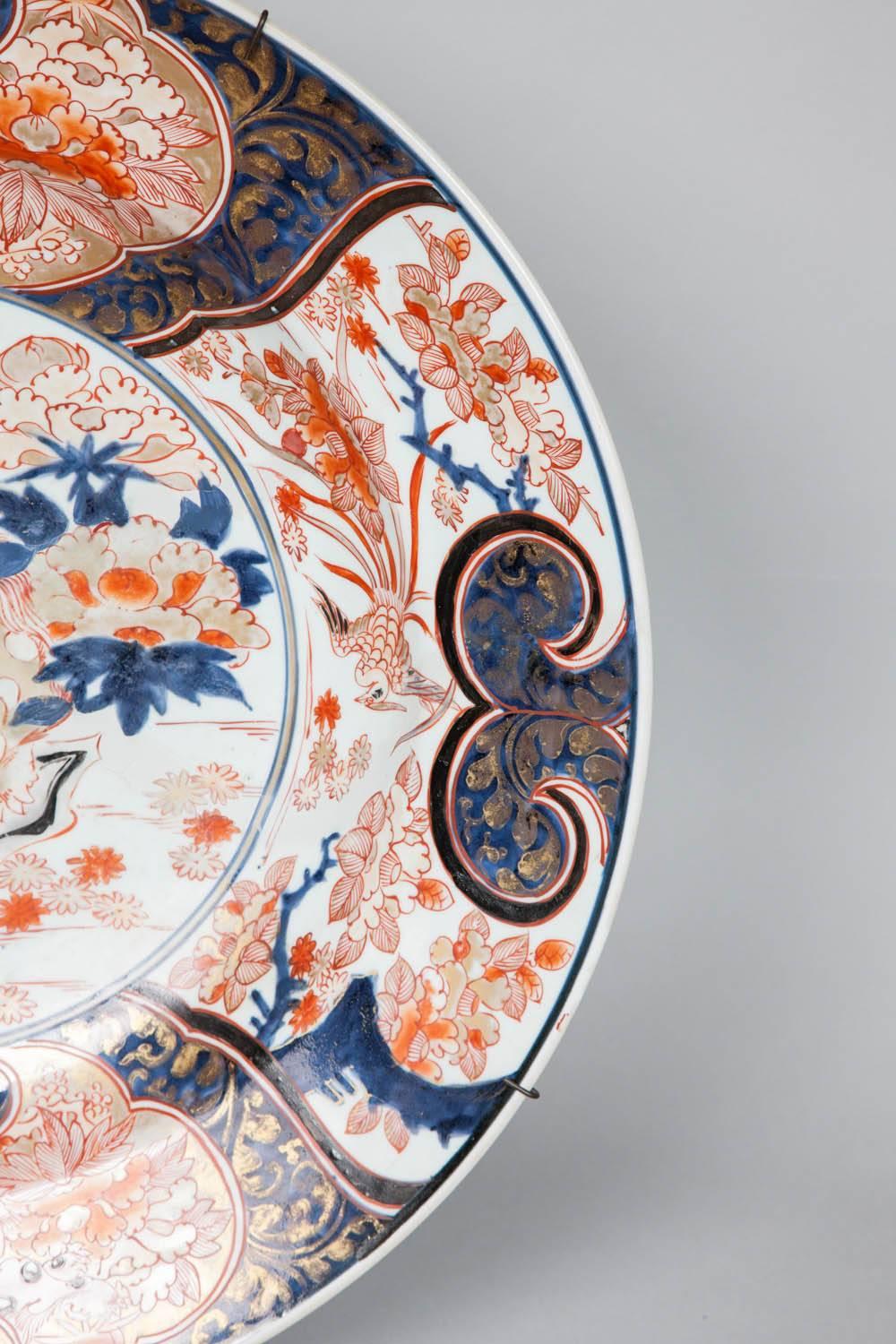 Large Early 18th Century Japanese Blue and White Imari Charger 1