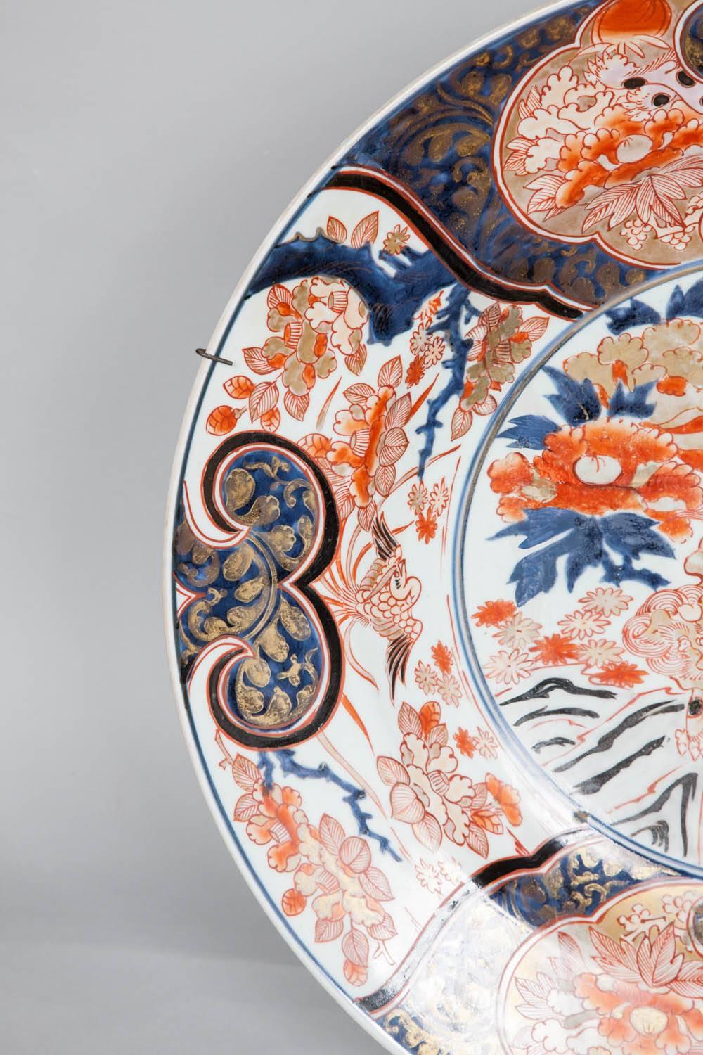 Large Early 18th Century Japanese Blue and White Imari Charger 2