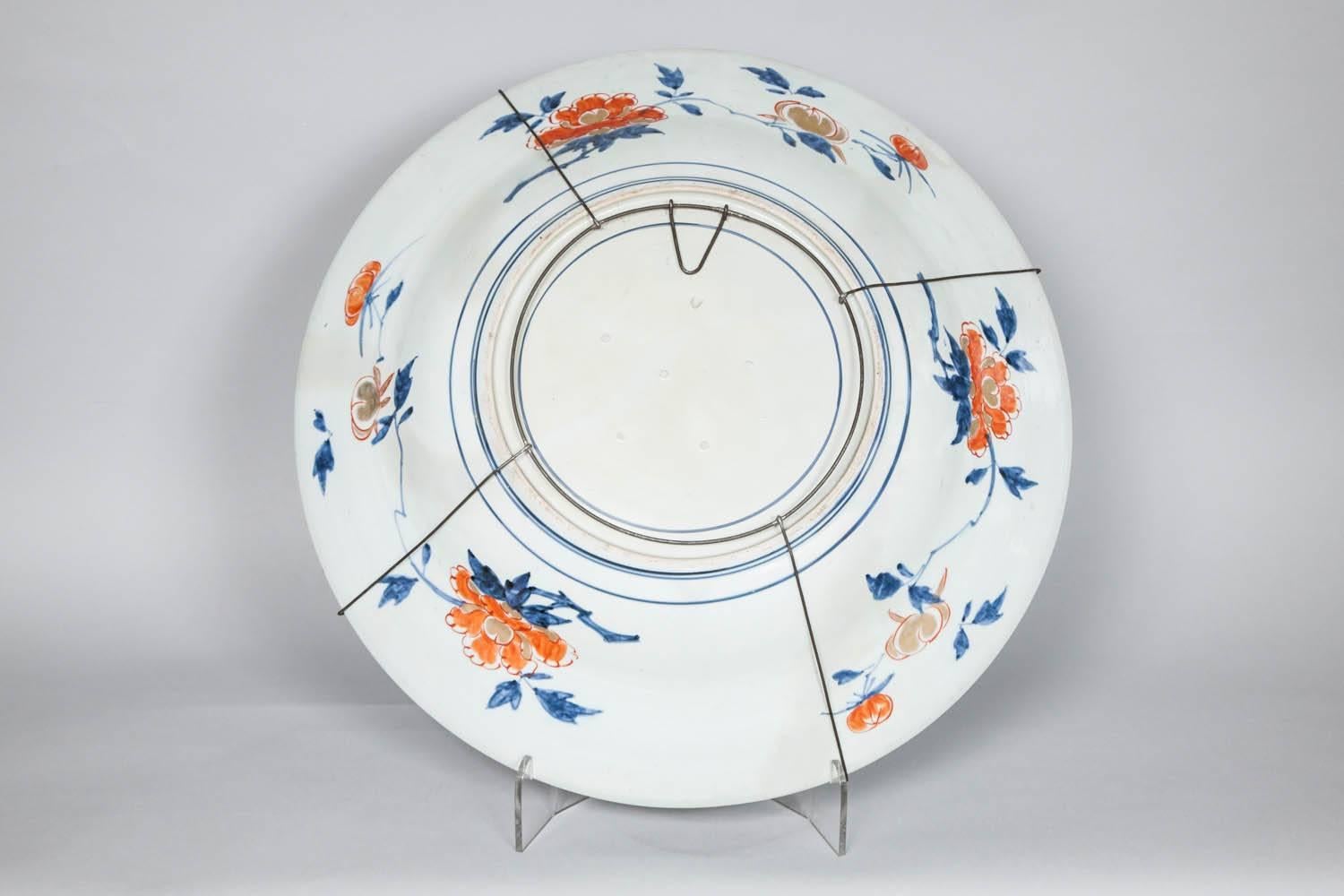 Large Early 18th Century Japanese Blue and White Imari Charger 3