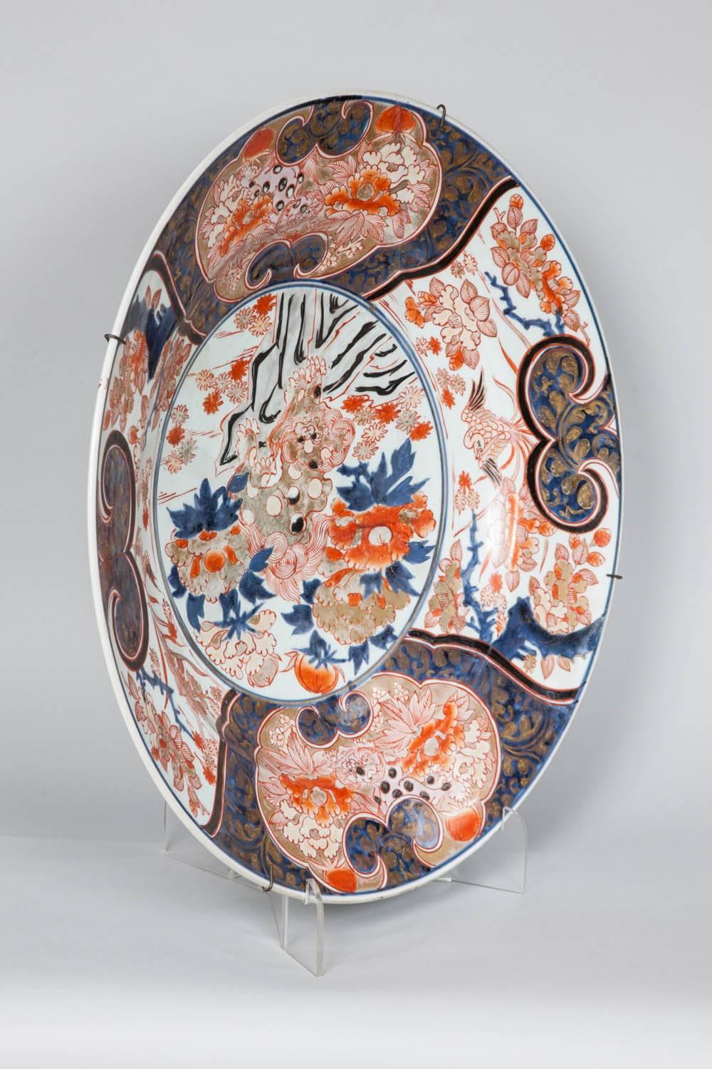 Large Early 18th Century Japanese Blue and White Imari Charger 6