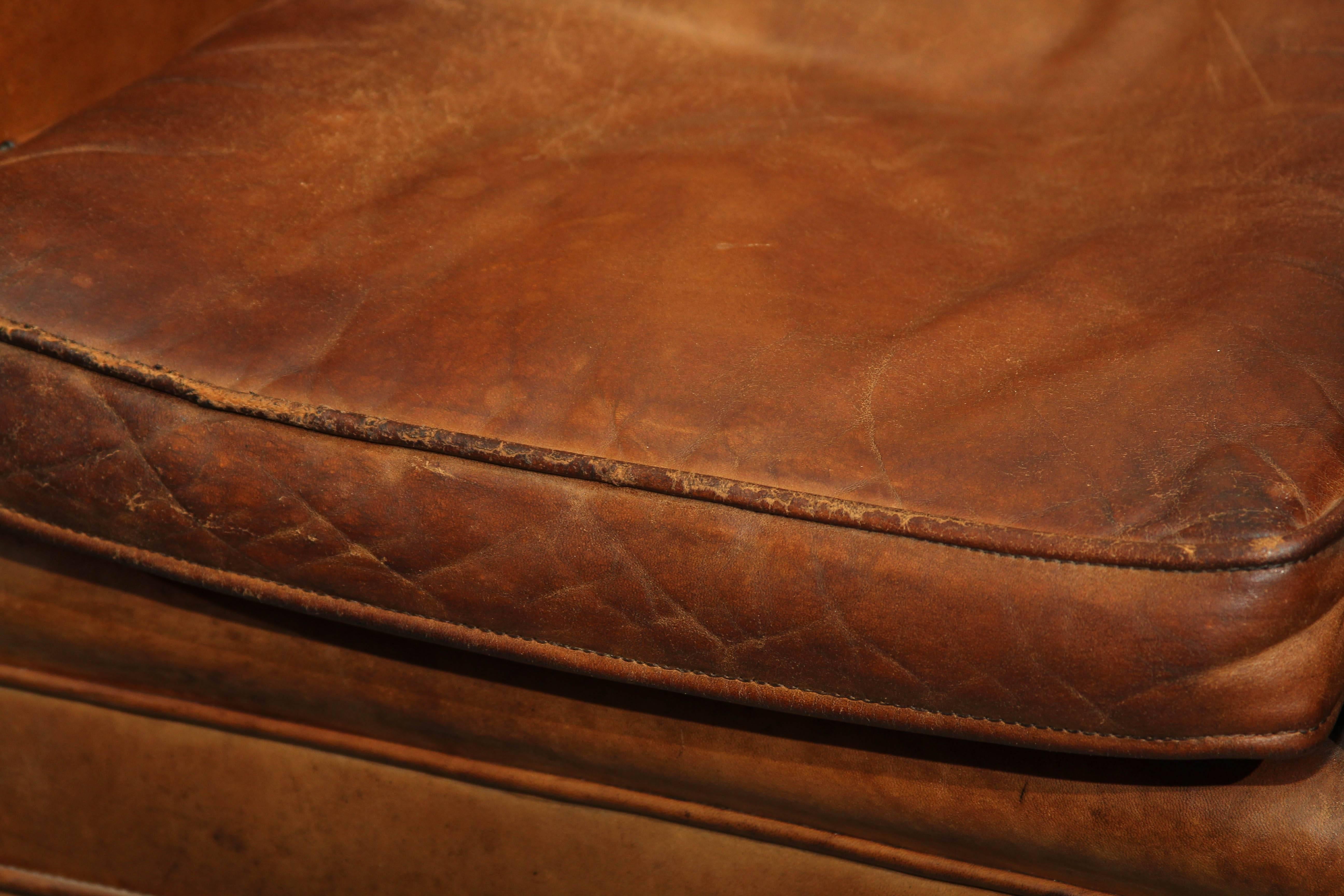 20th Century Pair of European Art Deco Even-Arm Club Chairs in Caramel Leather