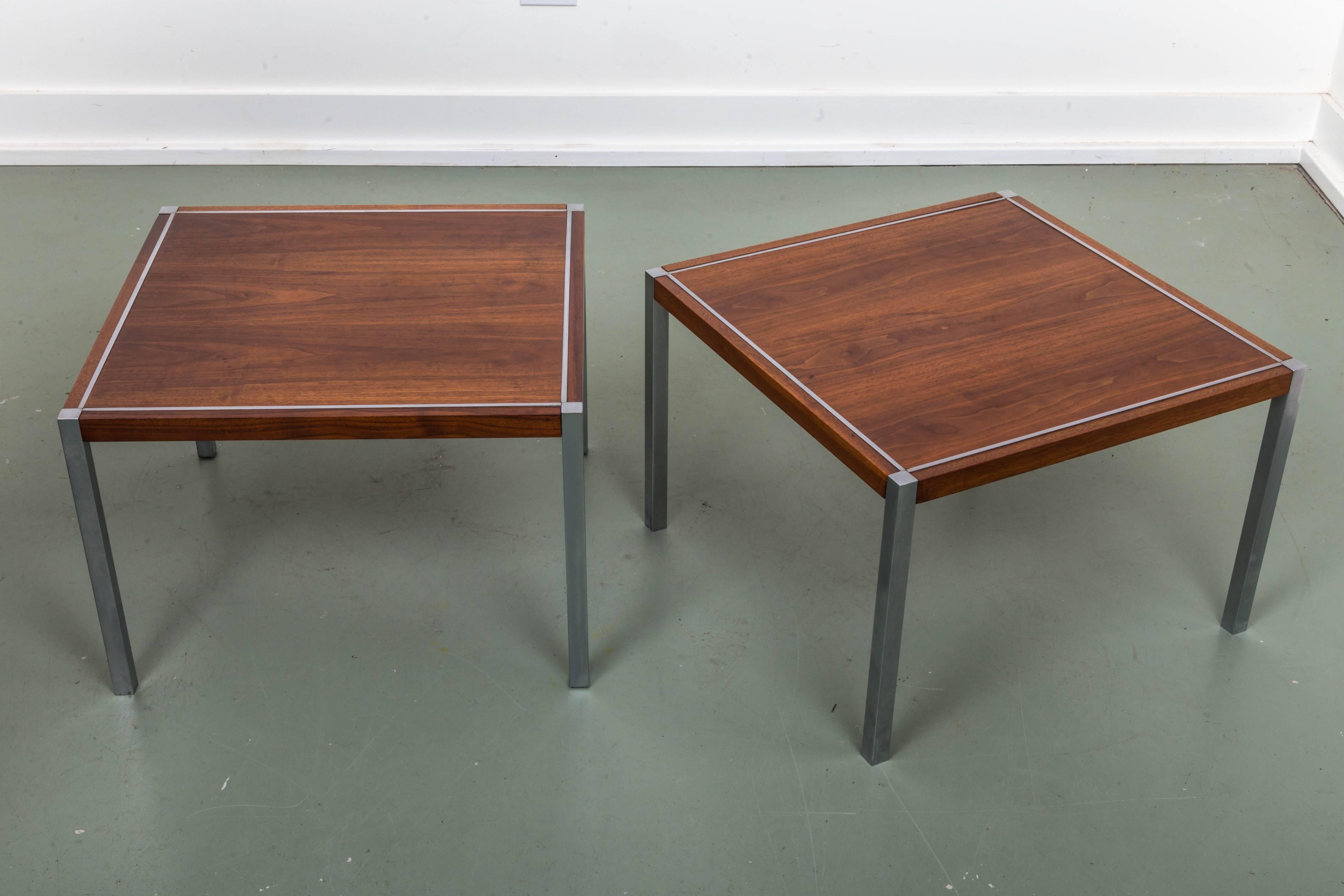 Mid-Century Modern Pair of Walnut Side Tables by Richard Schultz for Knoll