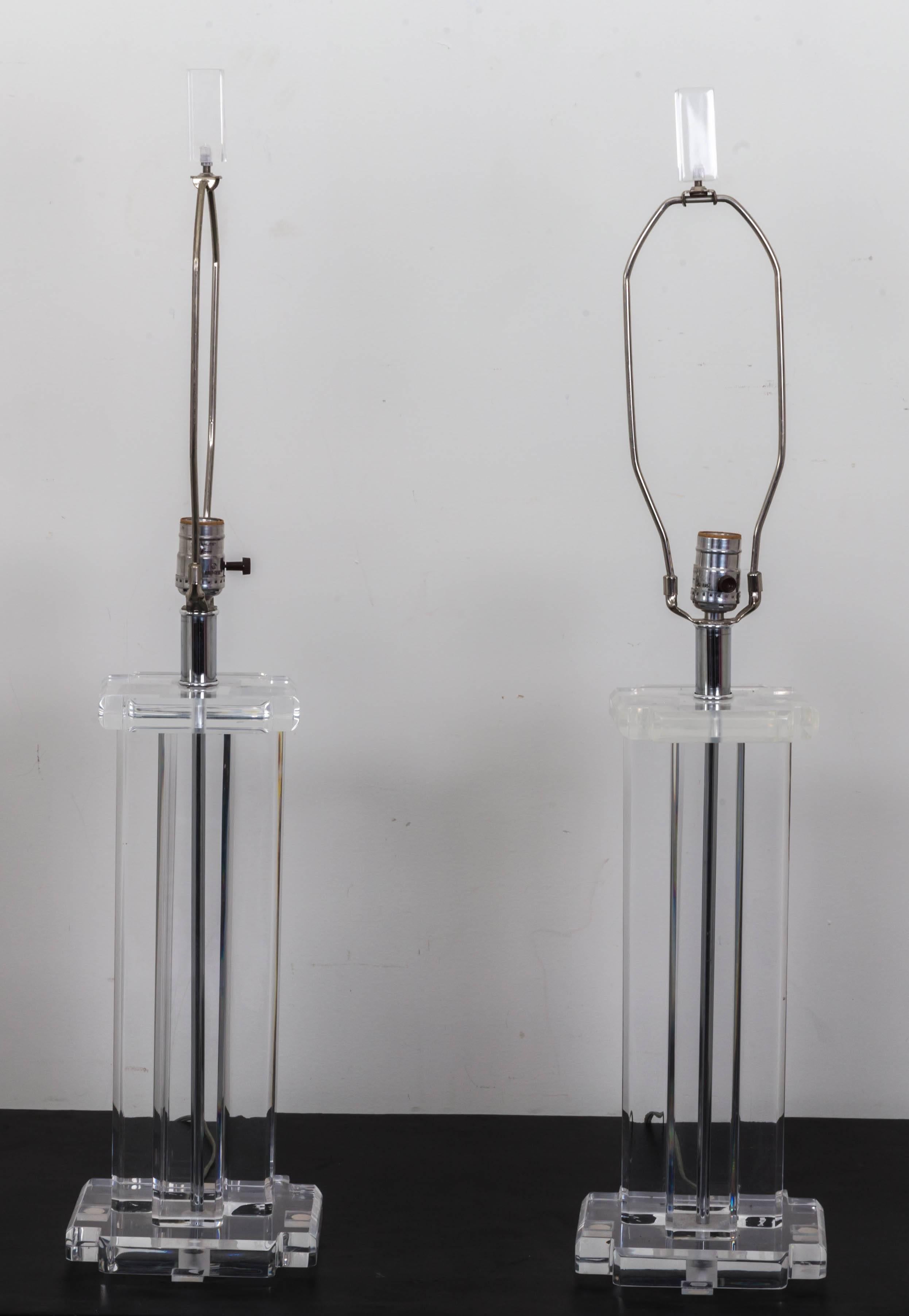 Mid-Century Modern Pair of Lucite Rectangular Column Table Lamps For Sale