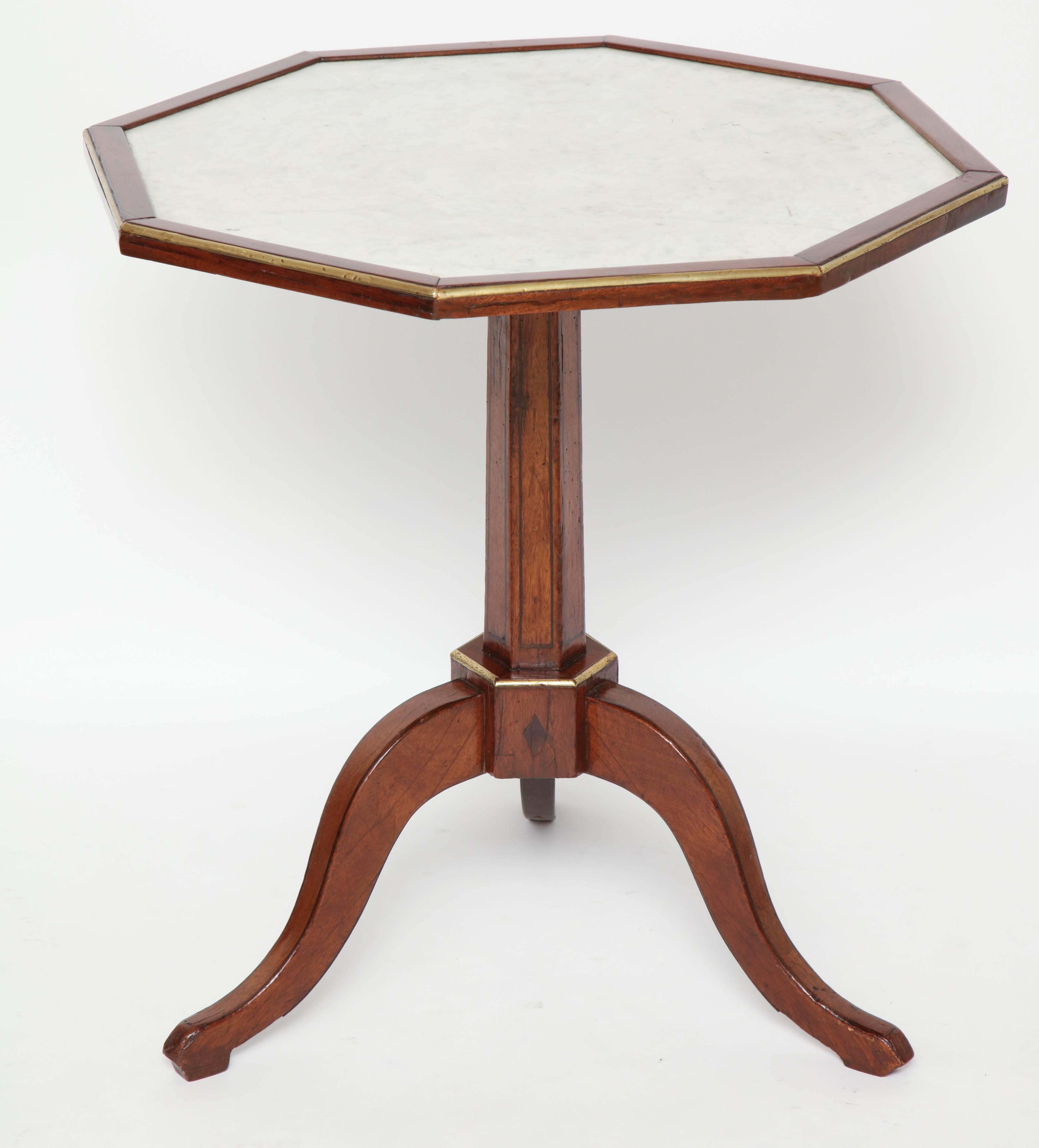 18th Century French Walnut Tripod Table With Octagonal Marble Top In Excellent Condition In New York, NY