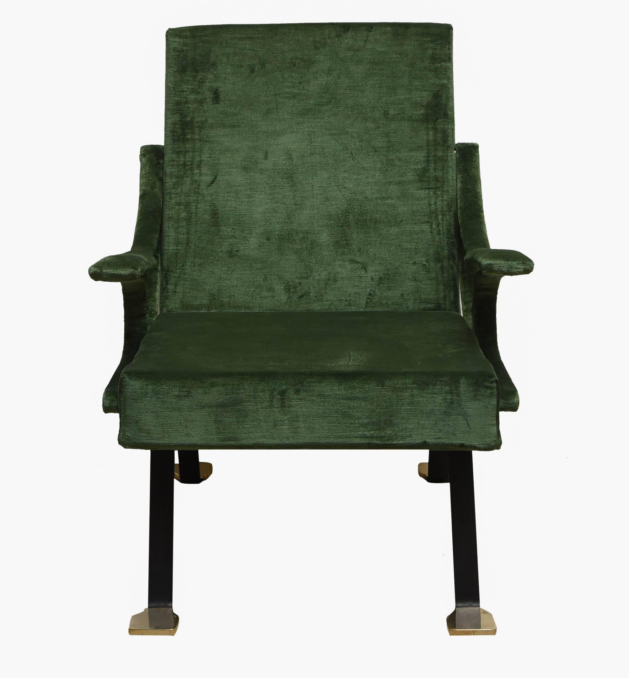 Digamma
Reclining armchair: black lacquered metal and brass structure. Green velvet upholstery.
Designed by Ignazio Gardella for Gavina,
Italy, 1957.
Measure: H cm 87 x L cm 85 x D cm 56.