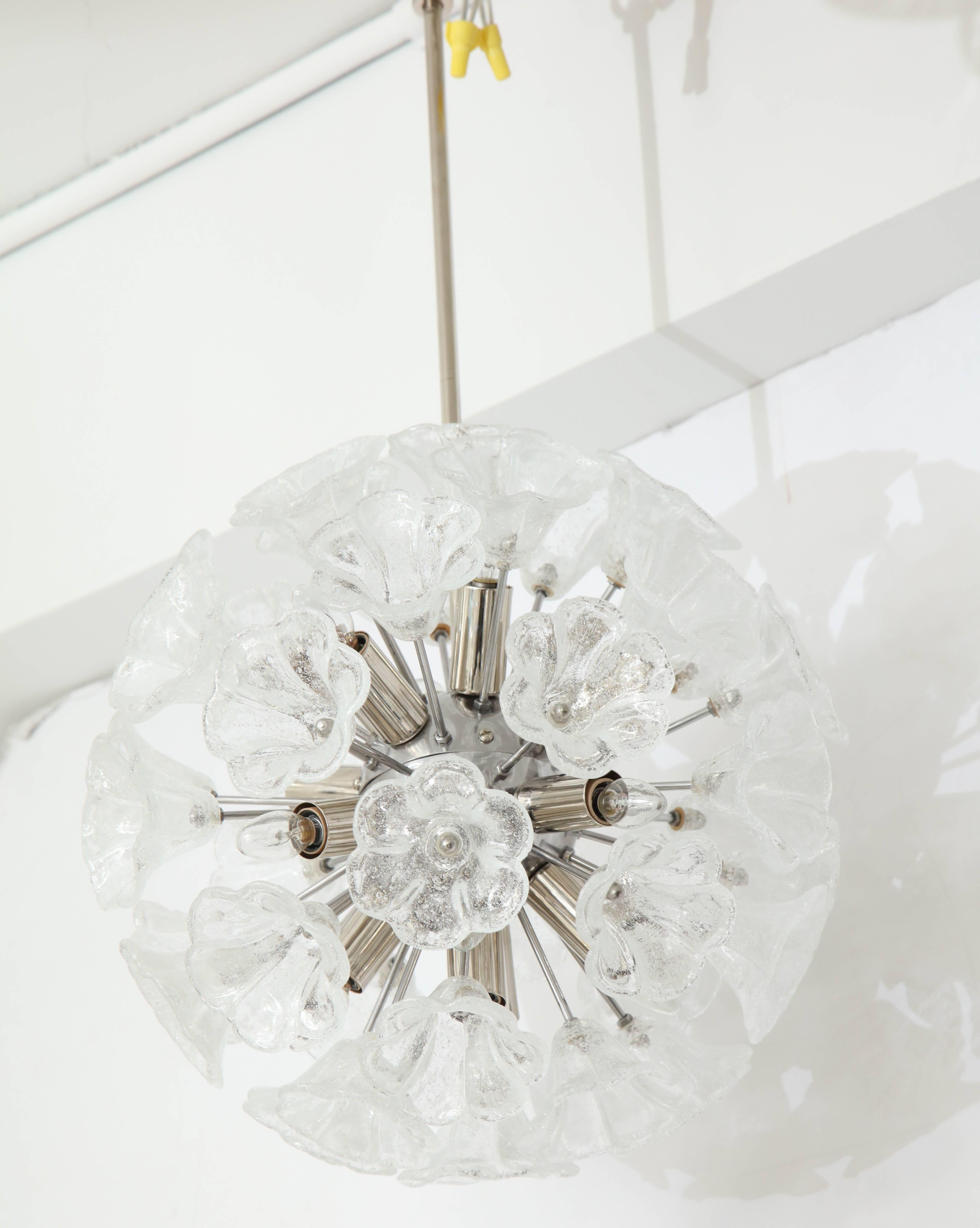 Italian Floral Sputnik Chandelier In Excellent Condition For Sale In New York, NY