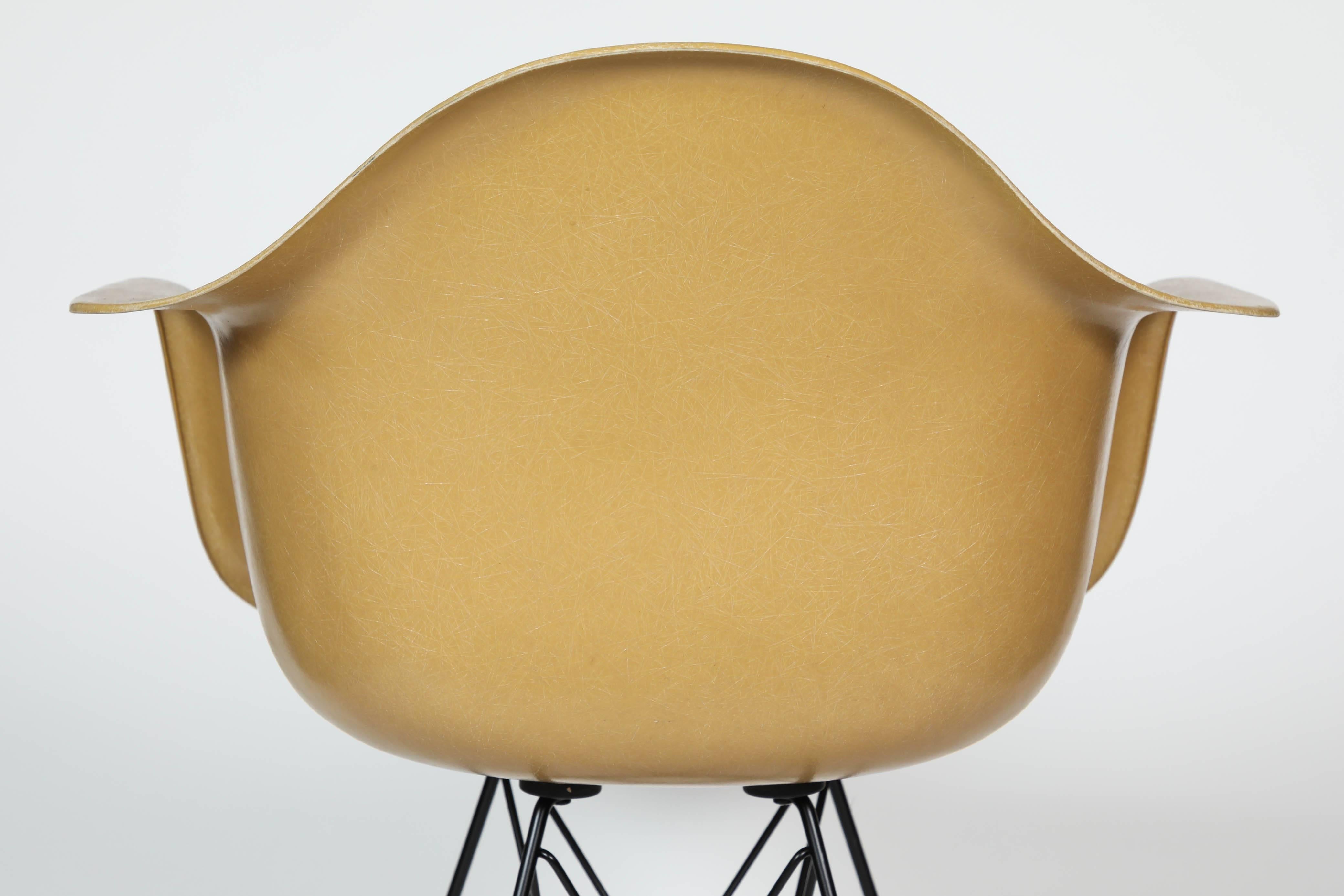 Eames Herman Miller Shell Set of Four with Eiffel Base In Excellent Condition In Santa Monica, CA
