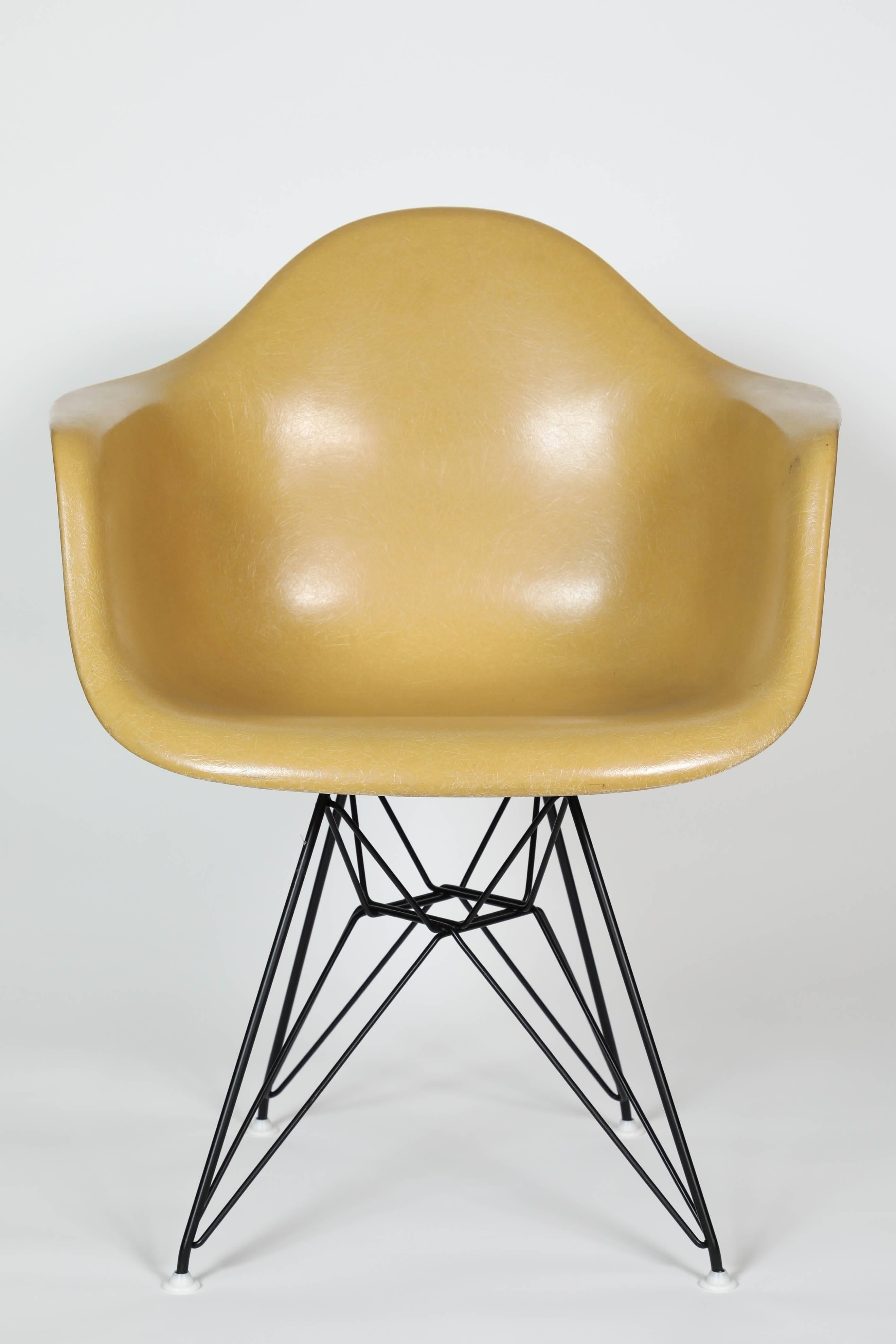 Metal Eames Herman Miller Shell Set of Four with Eiffel Base