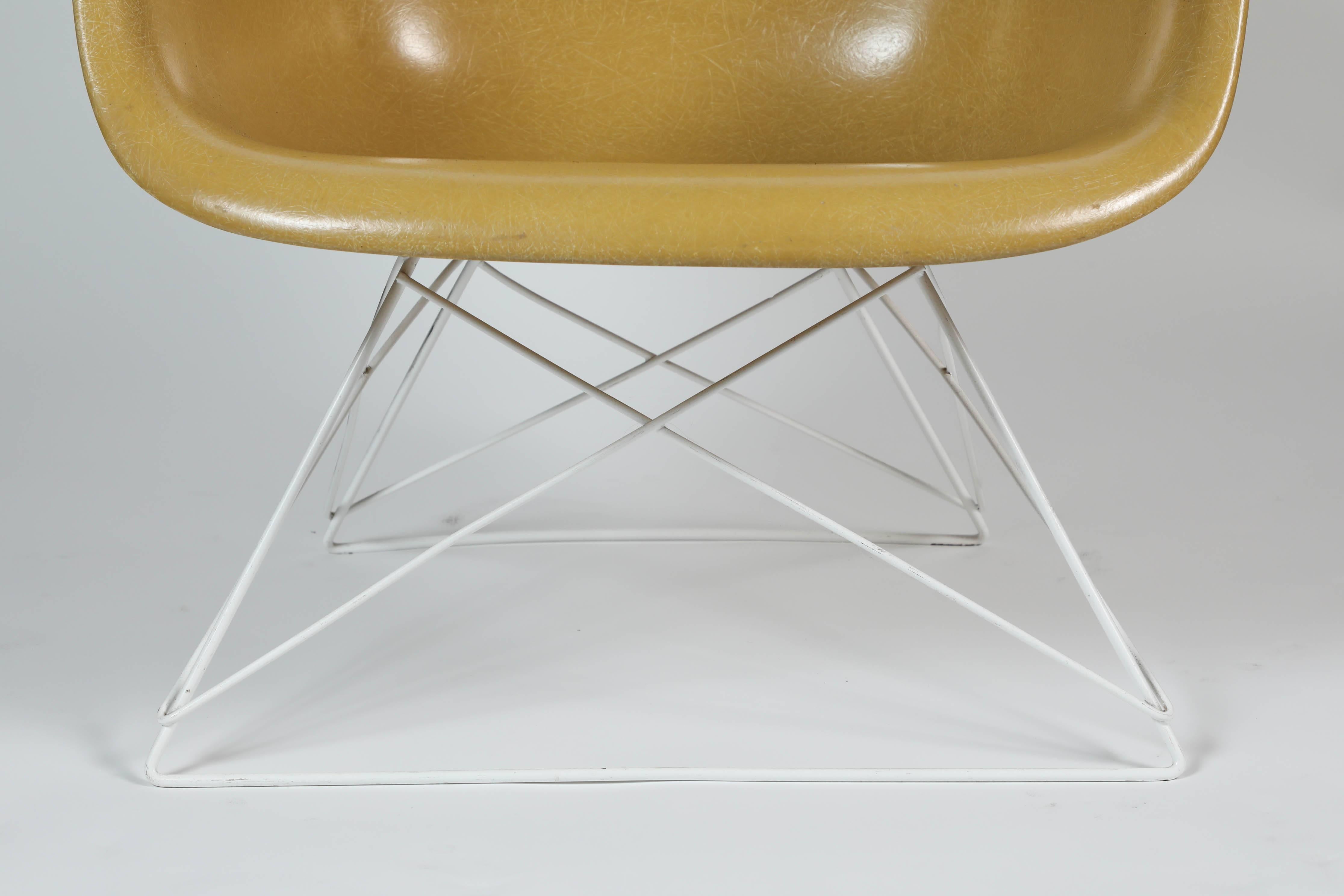 Mid-Century Modern Pair of Eames Herman Miller Cat's Cradle Base Chairs