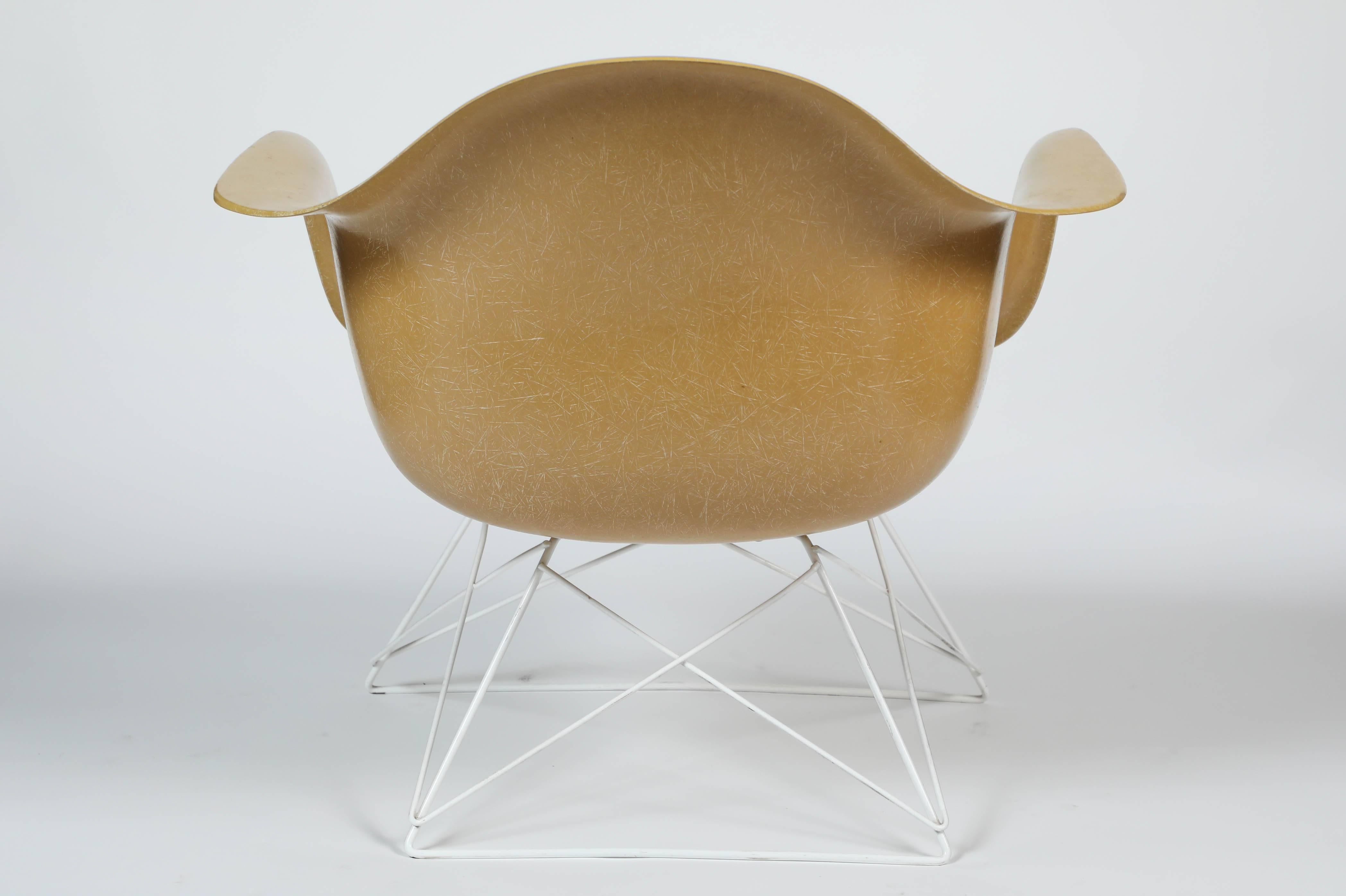 Pair of Eames Herman Miller Cat's Cradle Base Chairs 2