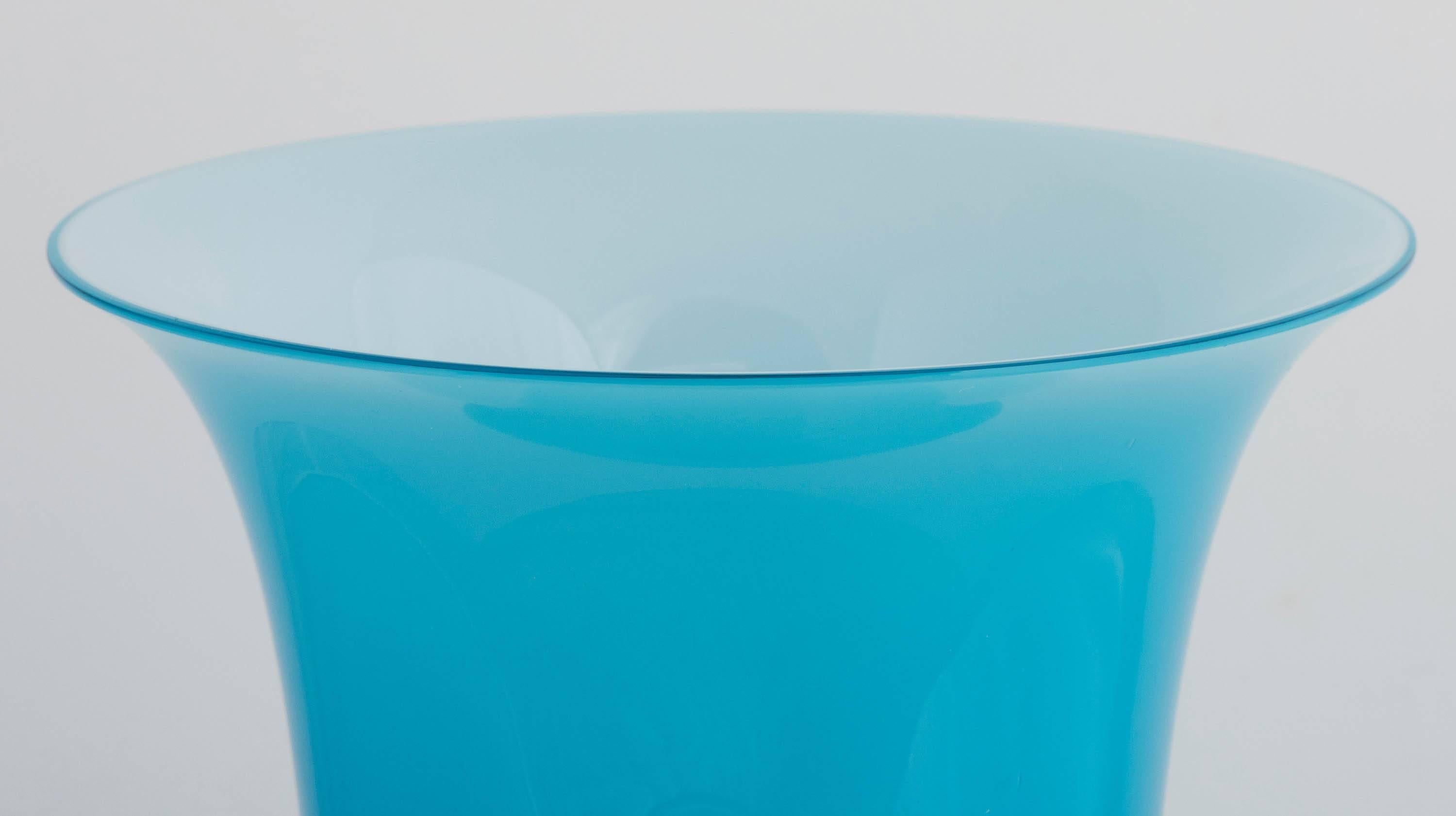 Venini turquoise Murano glass with black foot, Italy, circa 1990
Label to side.
Signed to base.
Italy, circa 1990.
Measure: 36 cm high x 17 cm diameter.
 
