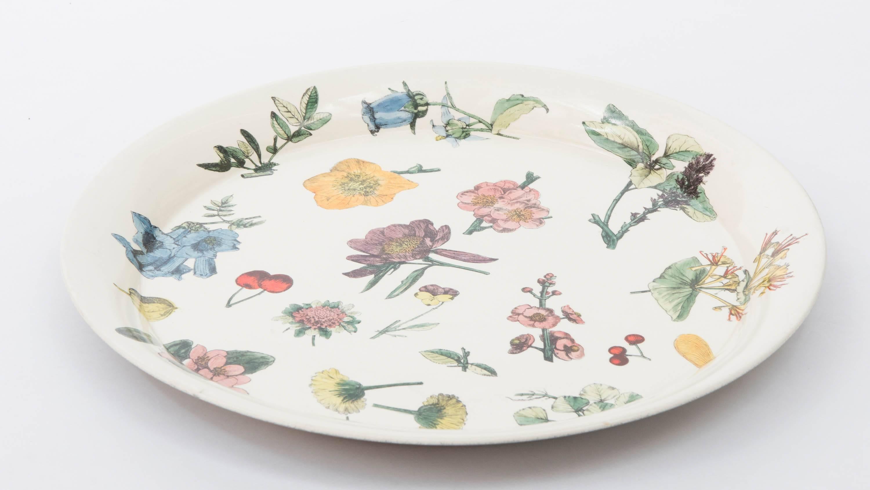 Piero Fornasetti rare early metal tray “Fiori et bacche sparse” of circular form. 
Lithographically printed and hand colored with flora against a white/ cream ground.
Italy, circa 1950.
39.8 cm diameter x 3 cm high.
  